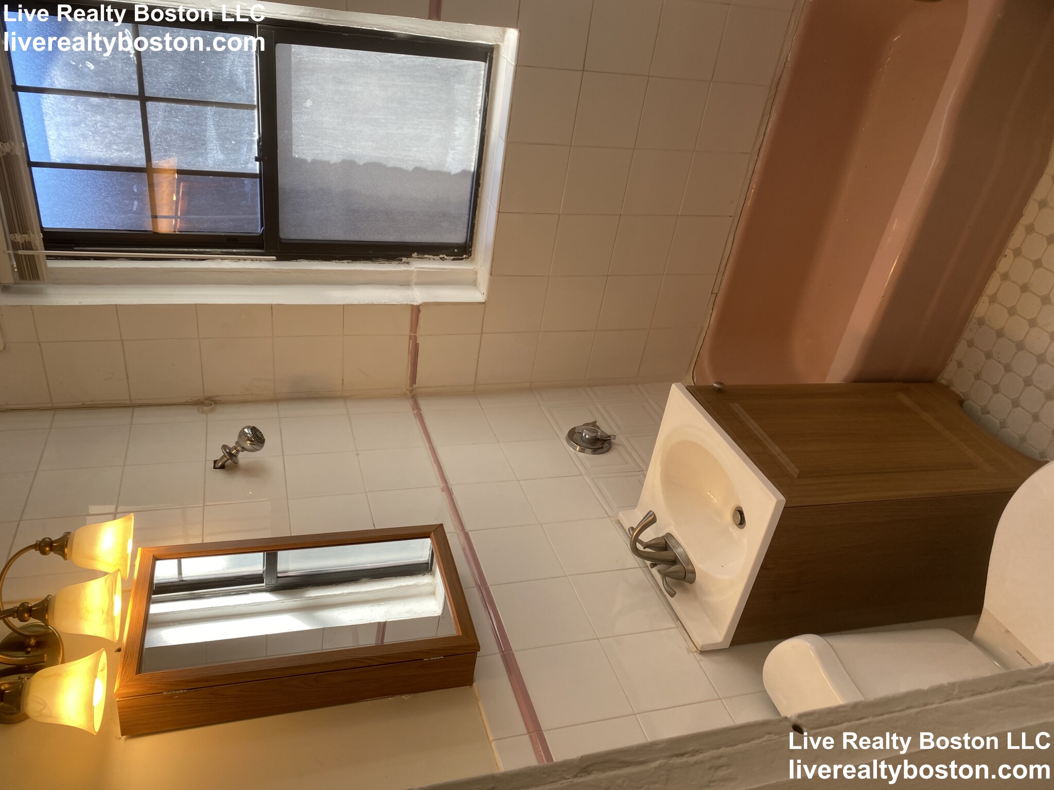 1422 Commonwealth Ave, Brighton