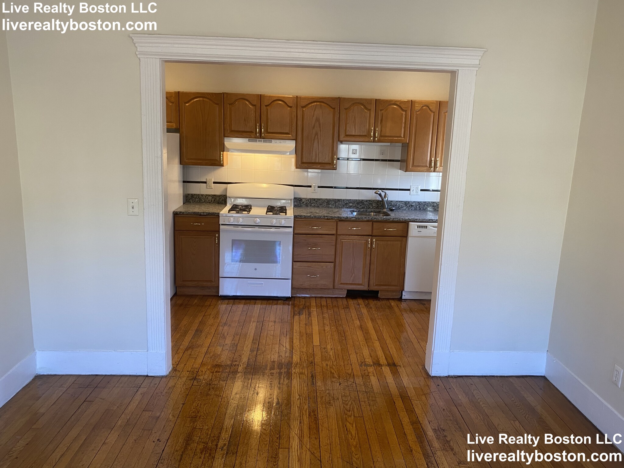 1422 Commonwealth Ave, Brighton