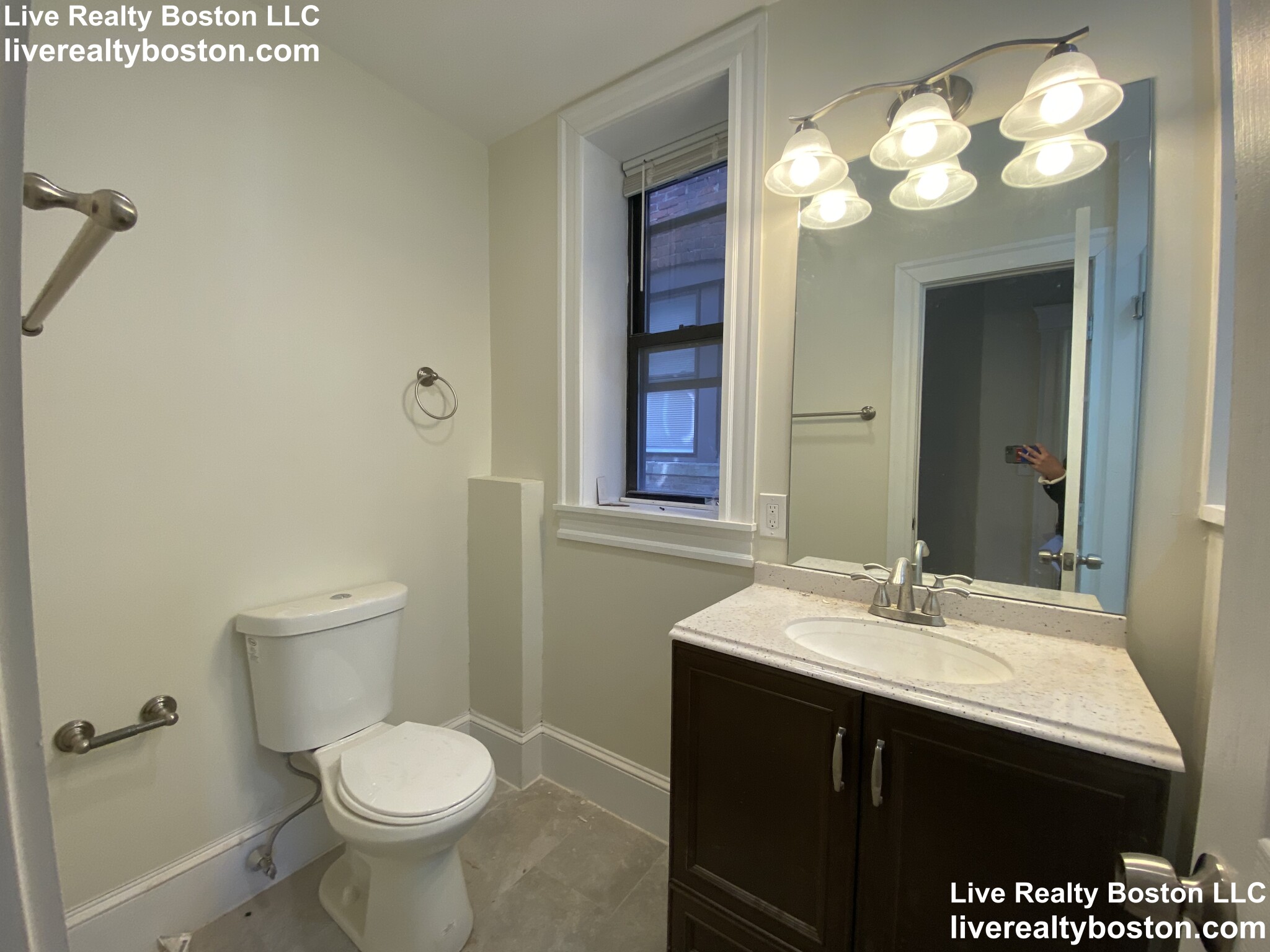 1422 Commonwealth Ave, Brighton