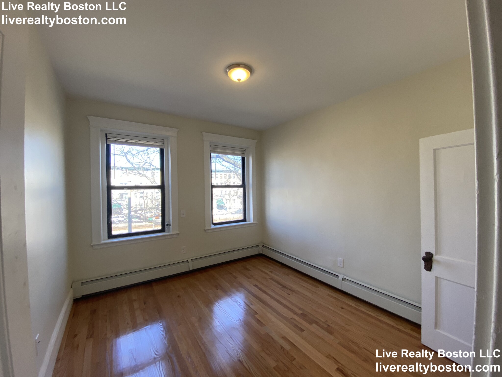 1422 Commonwealth Ave, Brighton