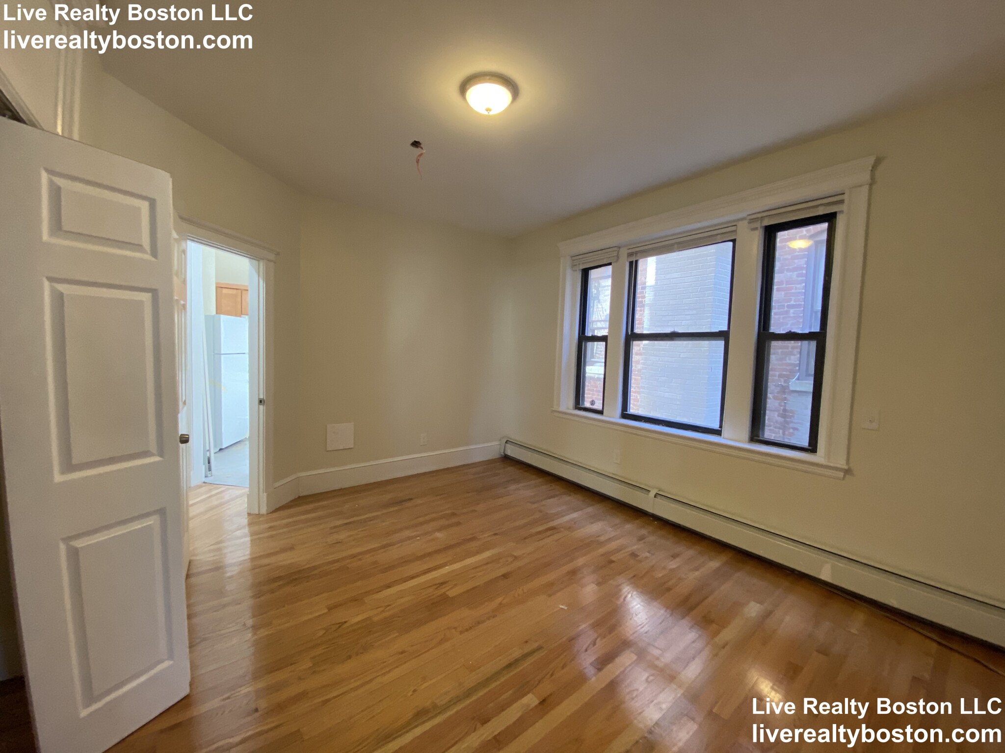 1422 Commonwealth Ave, Brighton