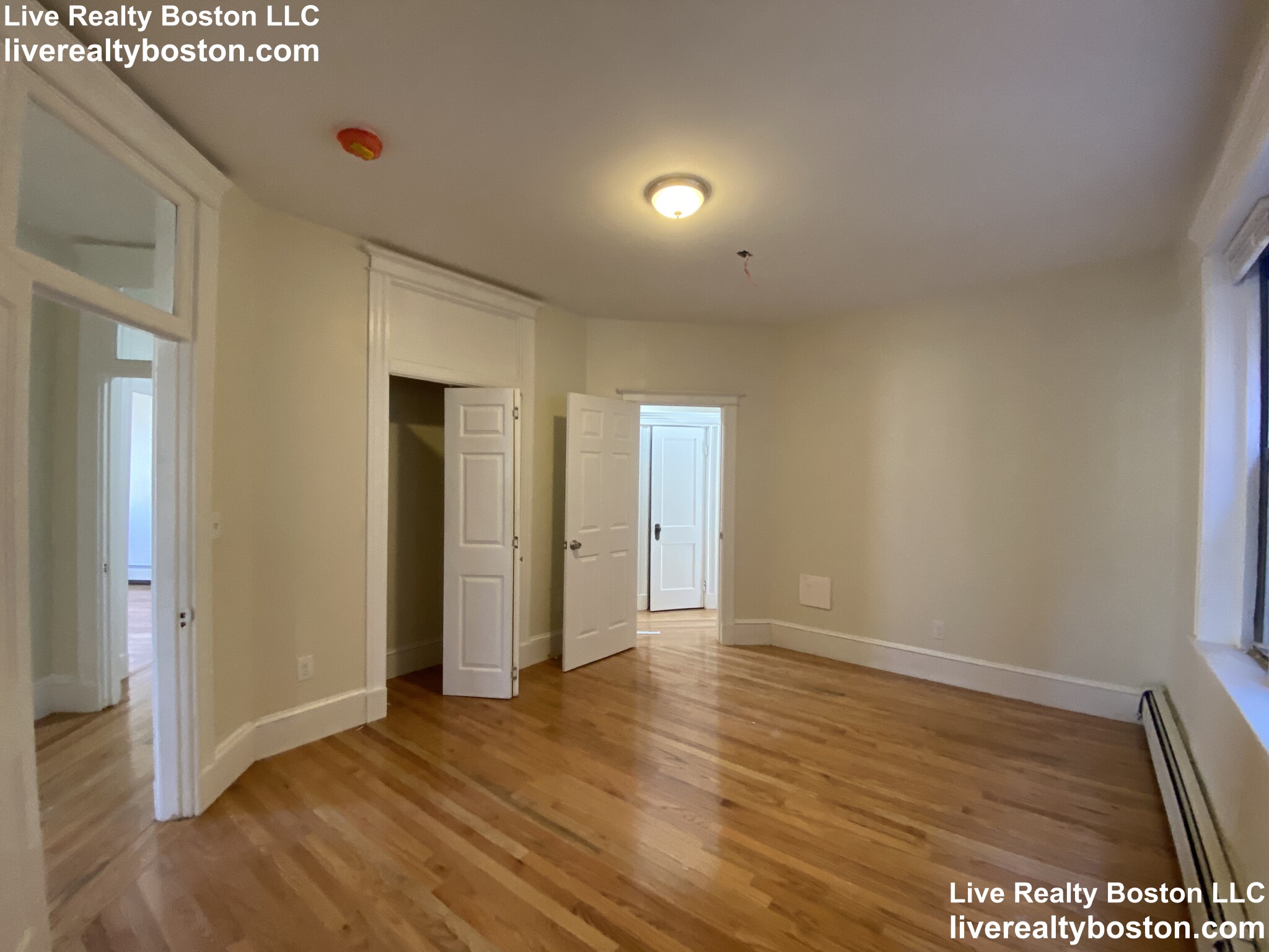 1422 Commonwealth Ave, Brighton