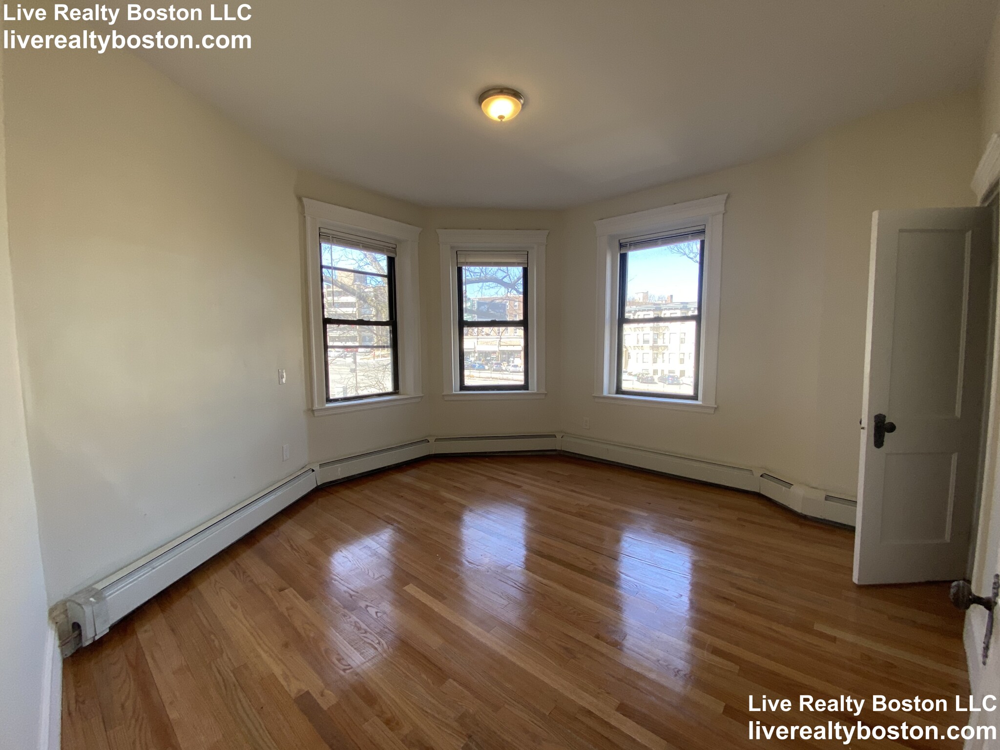 1422 Commonwealth Ave, Brighton