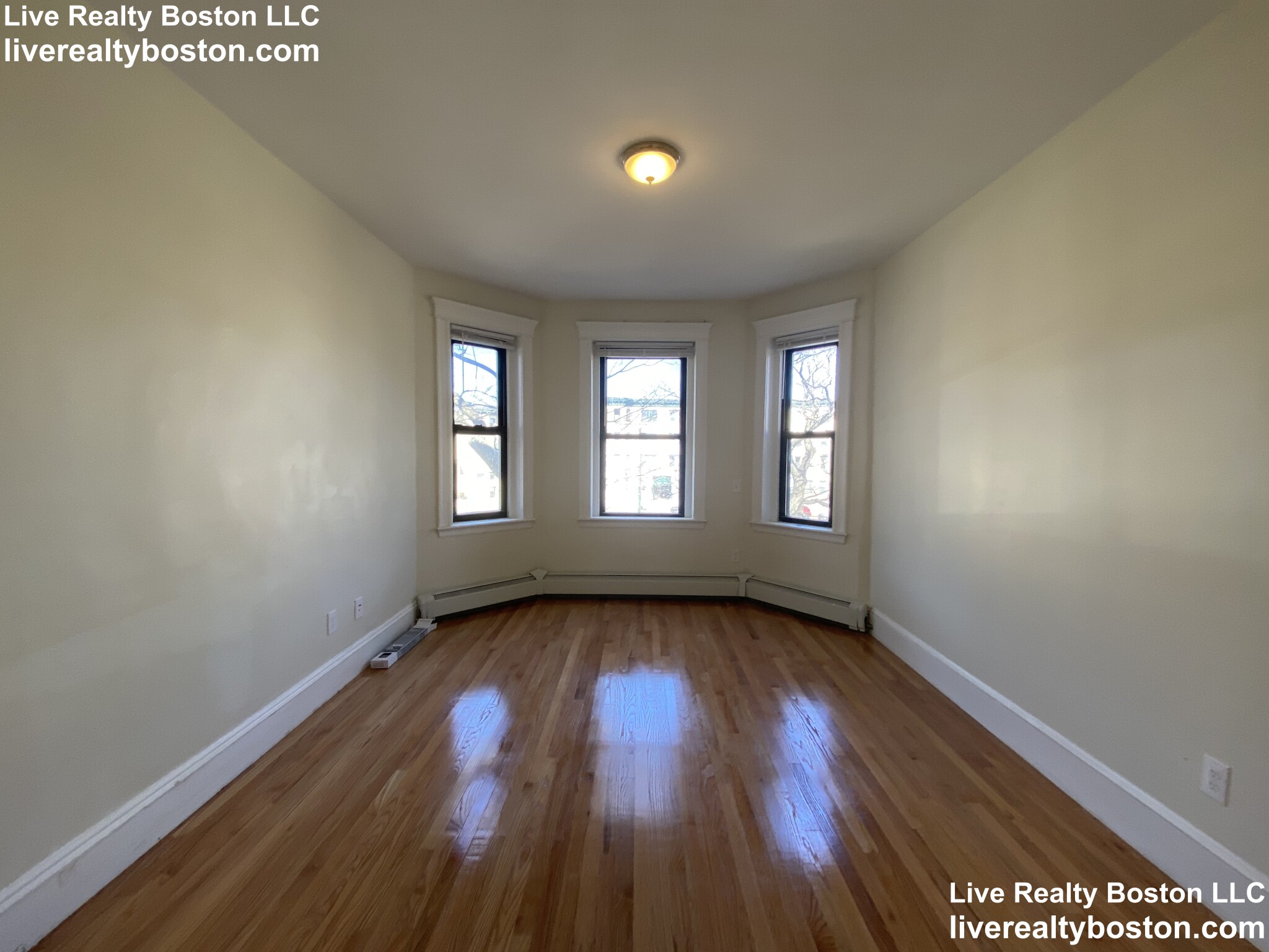 1422 Commonwealth Ave, Brighton