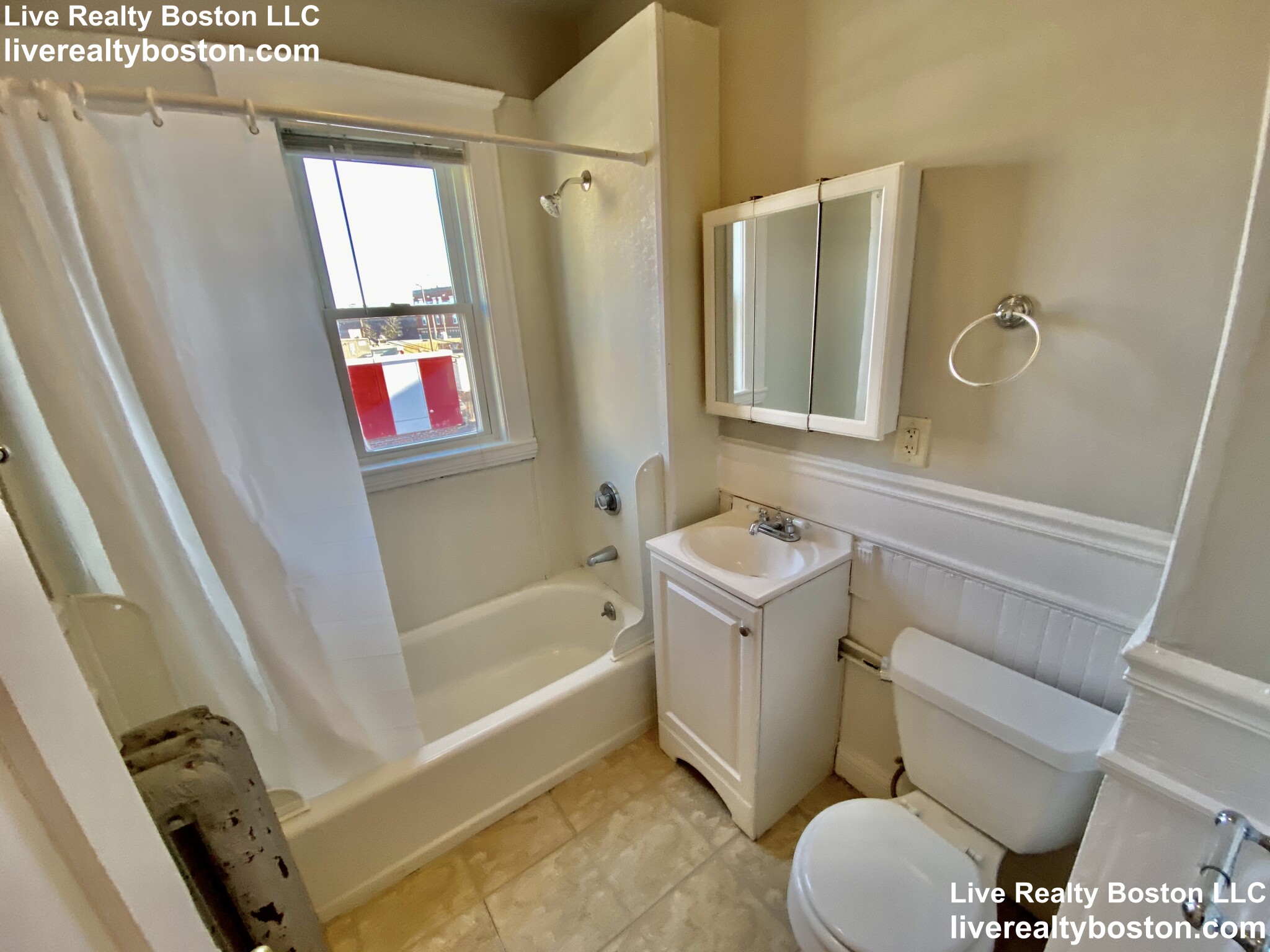 4 bed, 2 bath apartment for rent at 36 North Beacon St Unit 2, Allston — photo 12 of 15