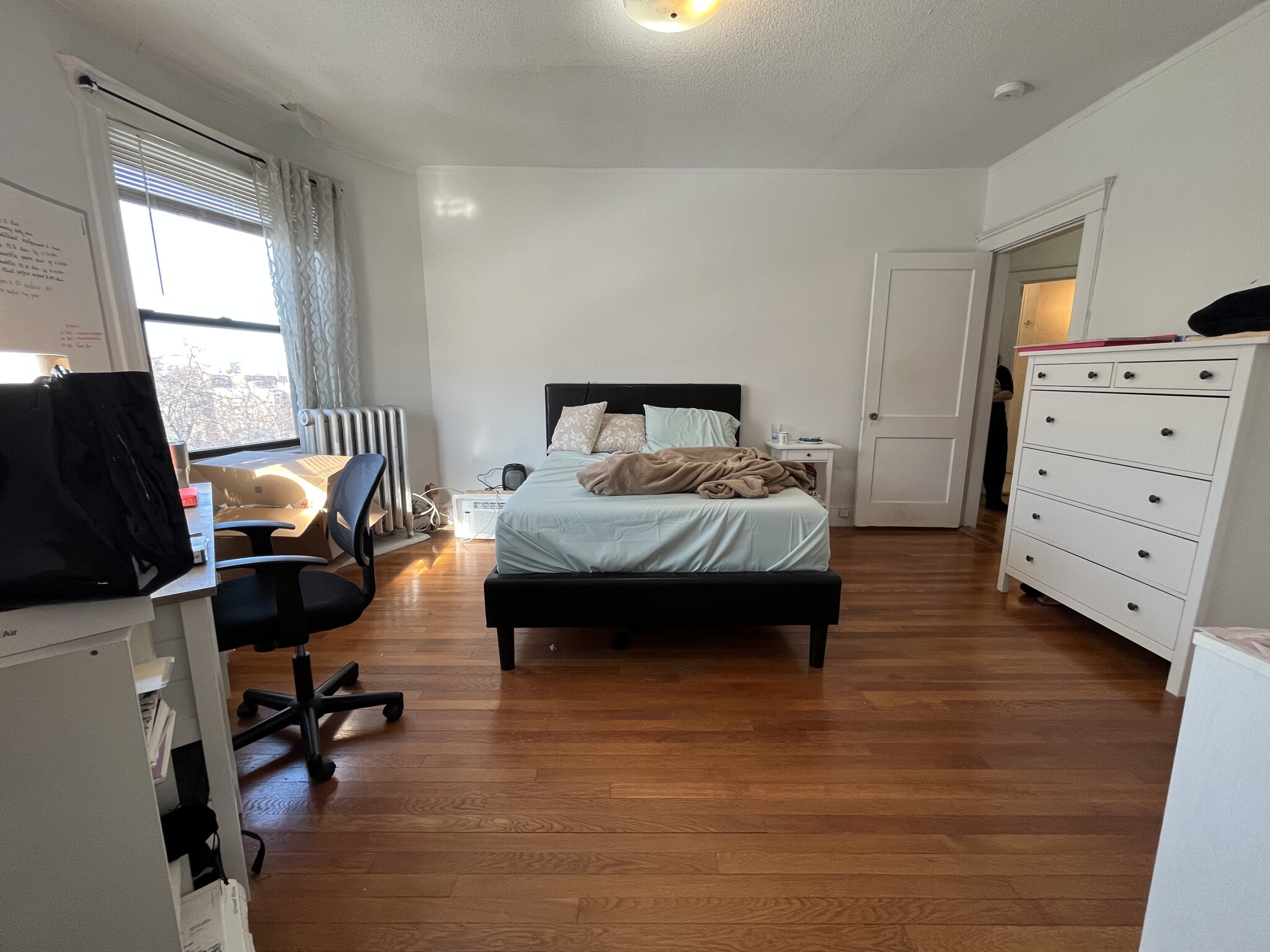 1462 Commonwealth, Brighton