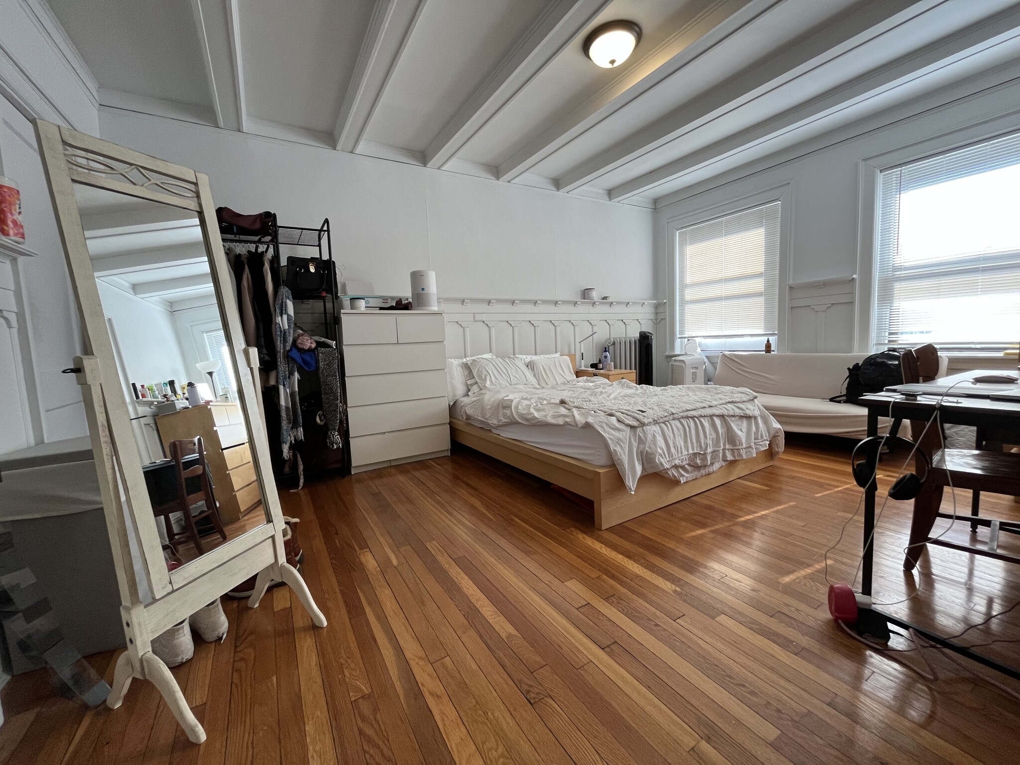 1462 Commonwealth, Brighton