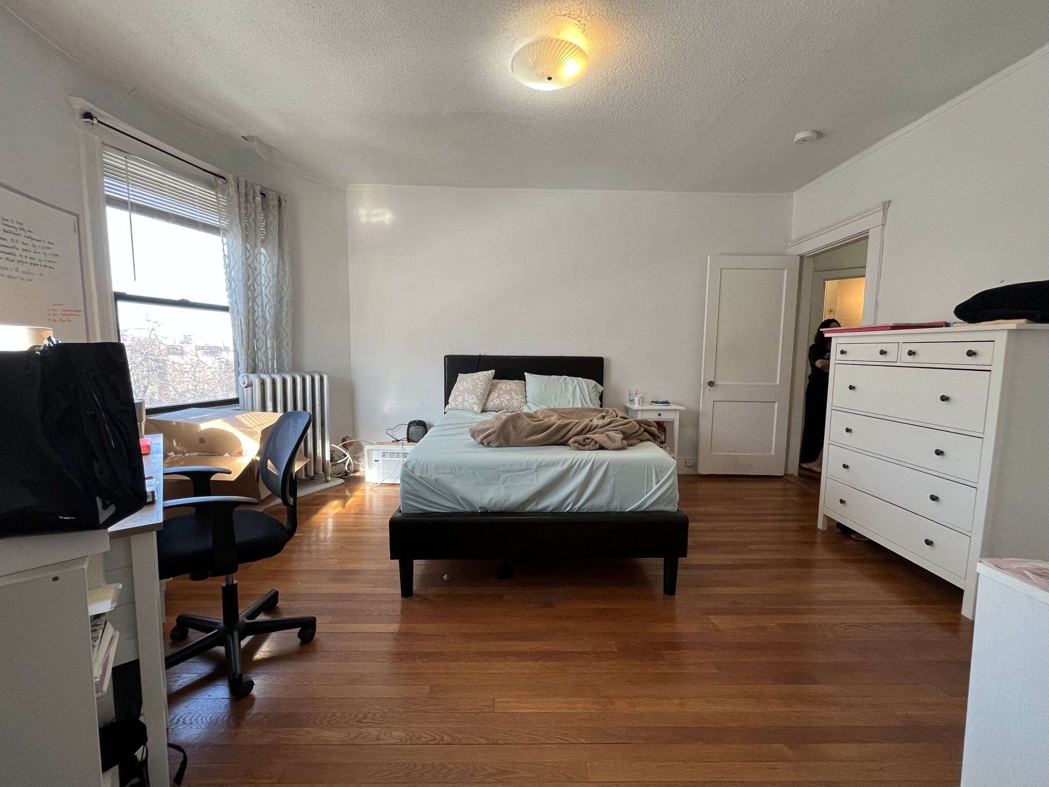 1462 Commonwealth, Brighton