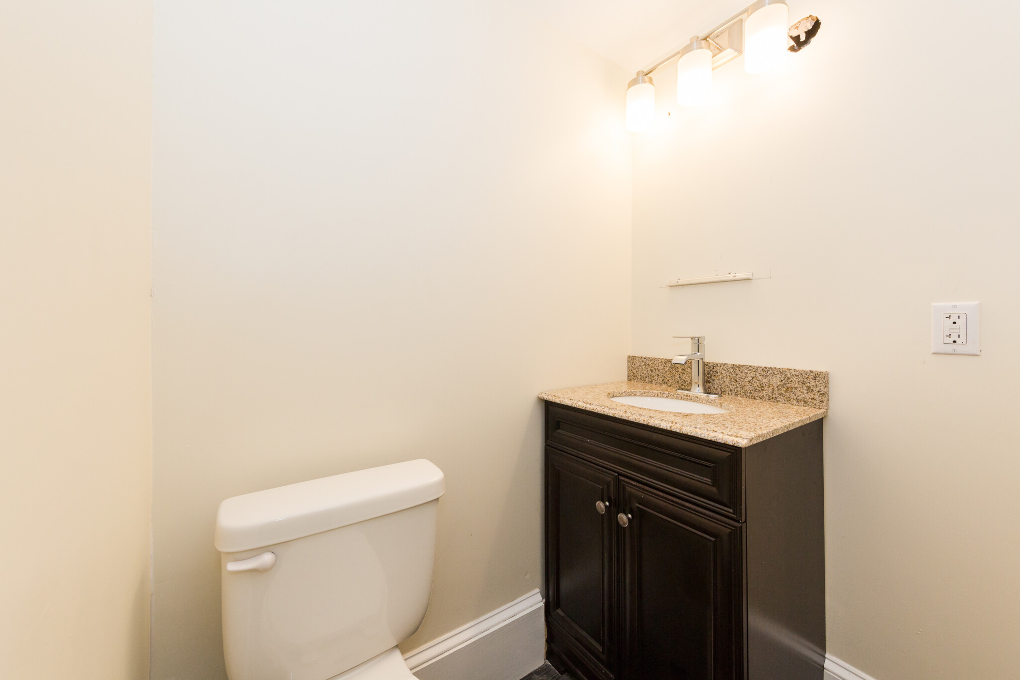 126 Monument St, Medford