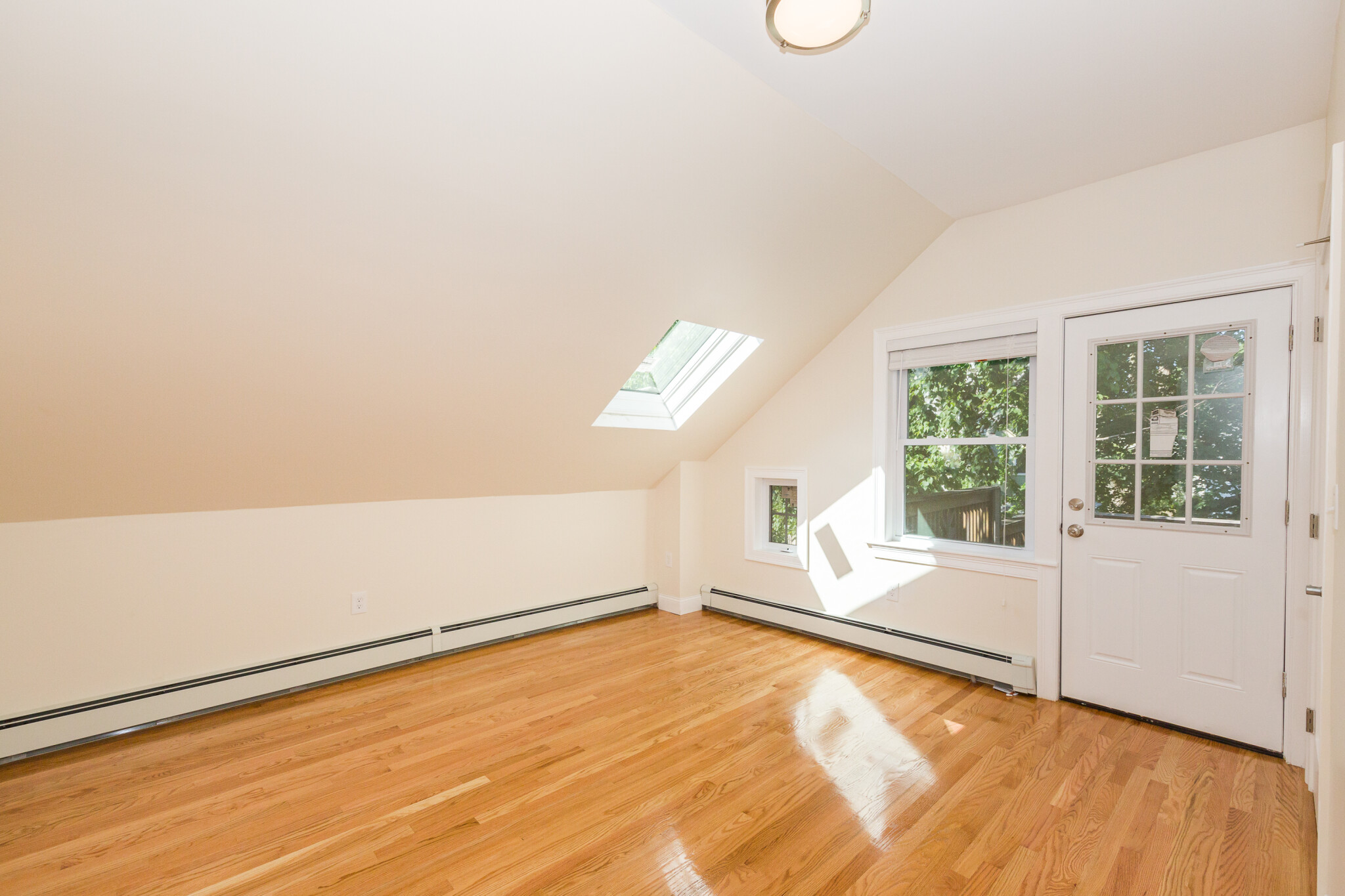 126 Monument St, Medford