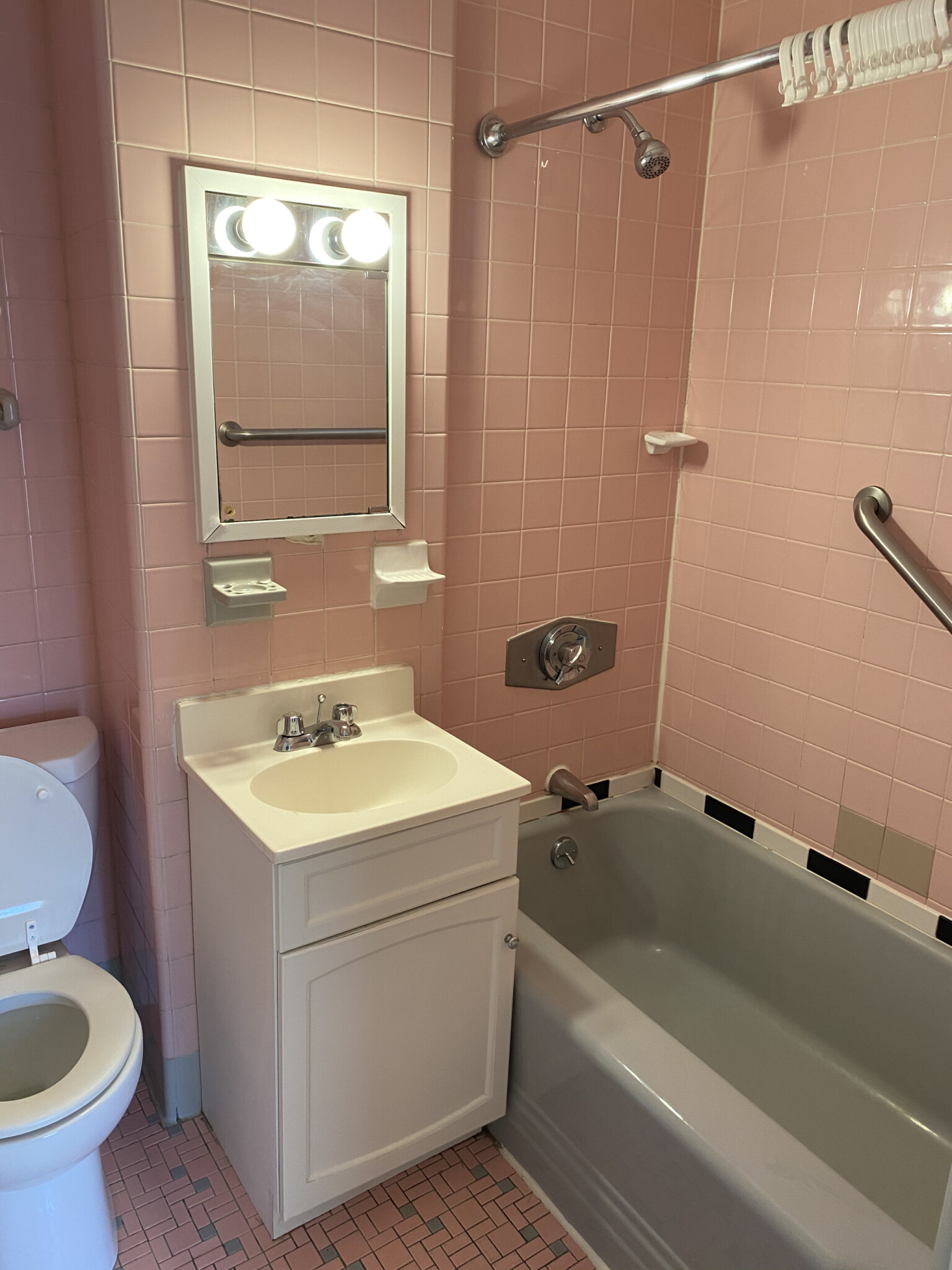 1223 Beacon St, Brookline Hills