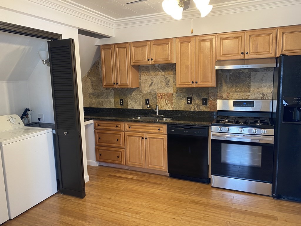 131 Josephine Ave, Magoun Square