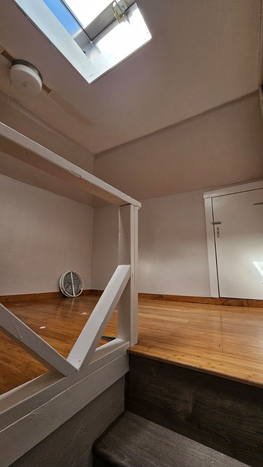 90 Wallace St, Tufts