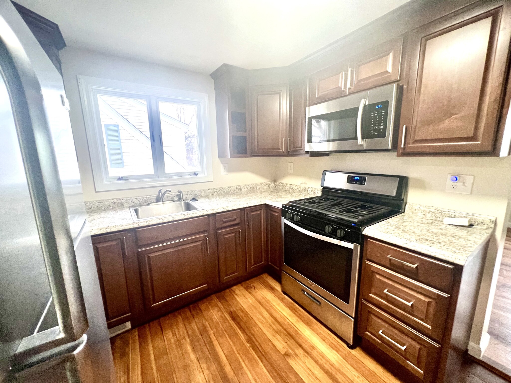 38 Woodlawn Ave, Everett