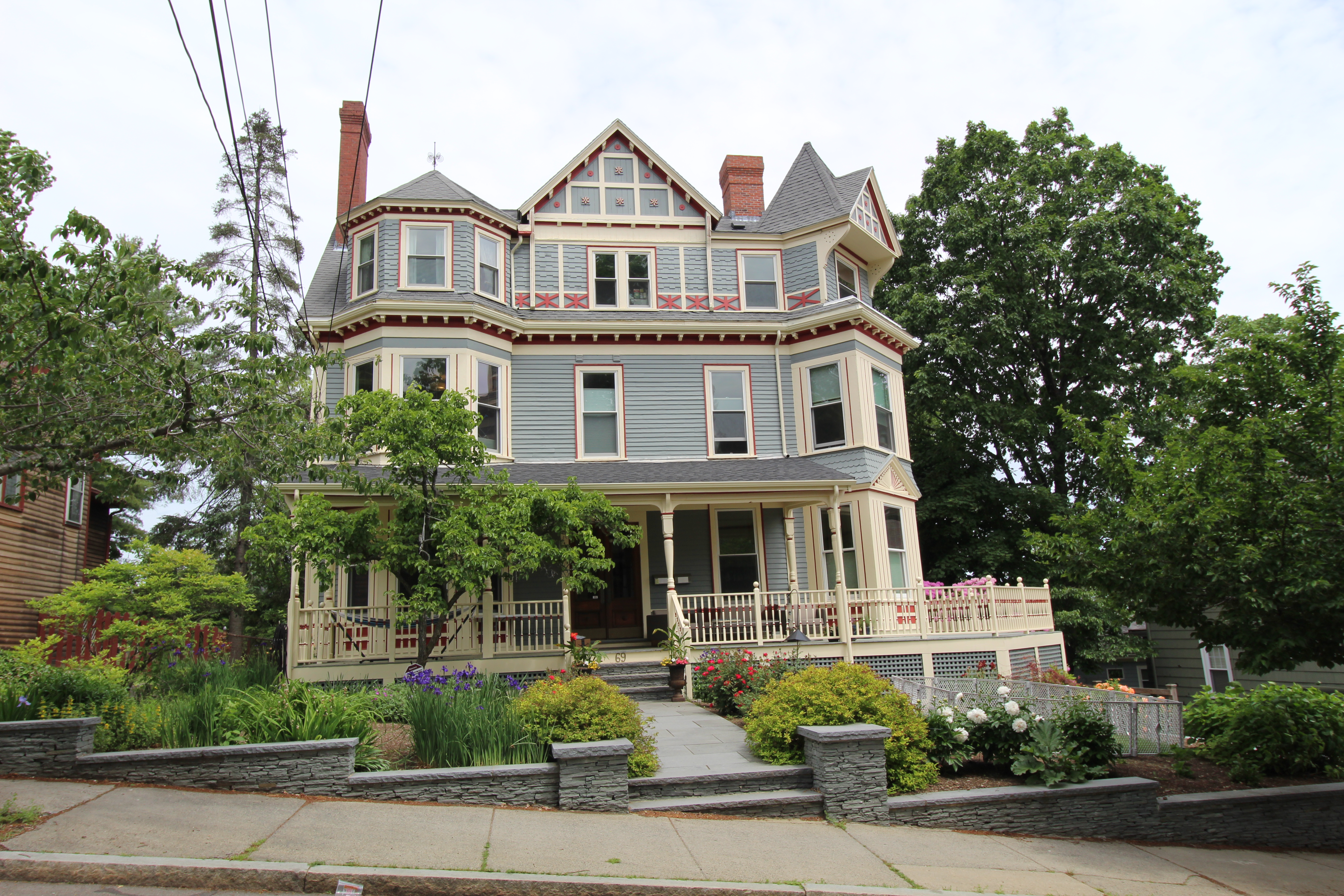 3 bed, 2 bath apartment for rent at 69 Summit Ave Unit 2, Washington Square — photo 1 of 21