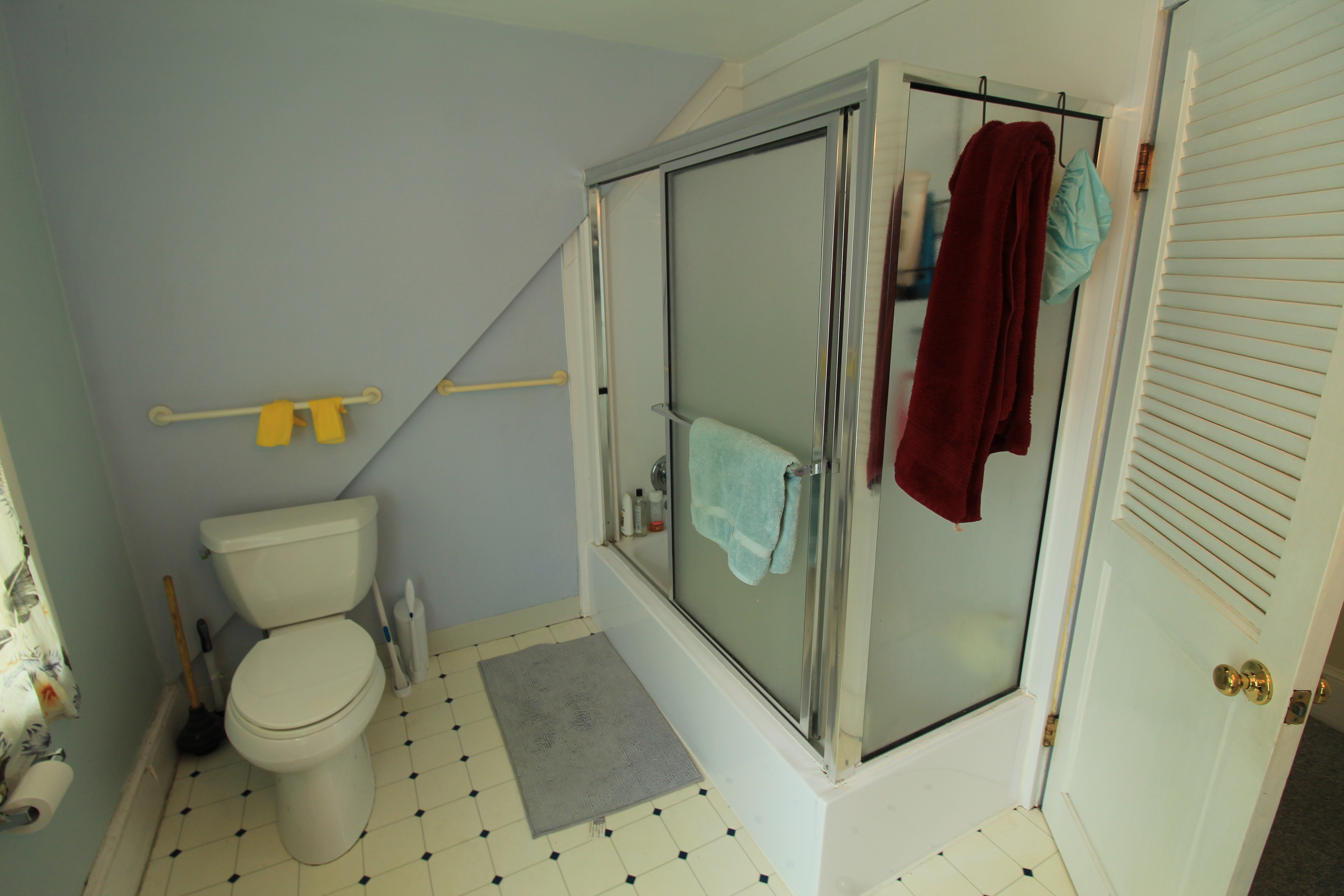 3 bed, 2 bath apartment for rent at 69 Summit Ave Unit 2, Washington Square — photo 18 of 21