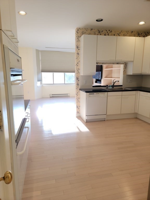 2 bed, 2 bath apartment for rent at 99 Florence St Unit 3c, Chestnut Hill — photo 2 of 14