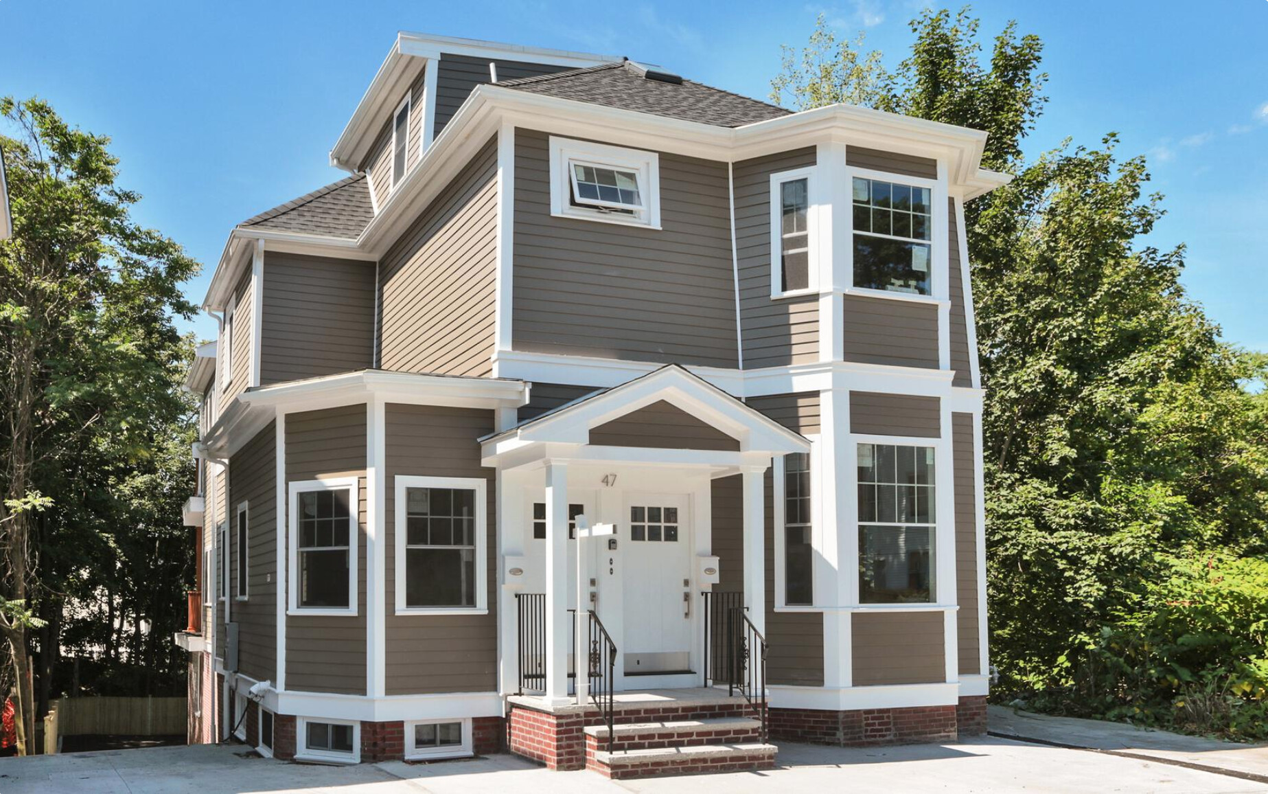 47 Alpine St, Roxbury