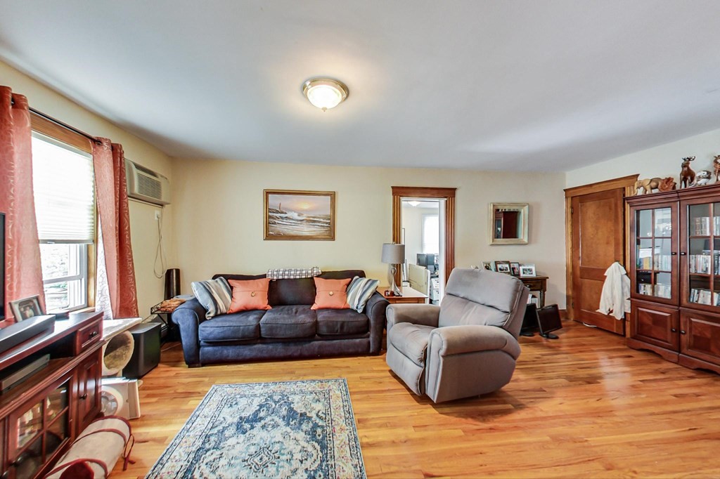 8 Chapman St, Watertown