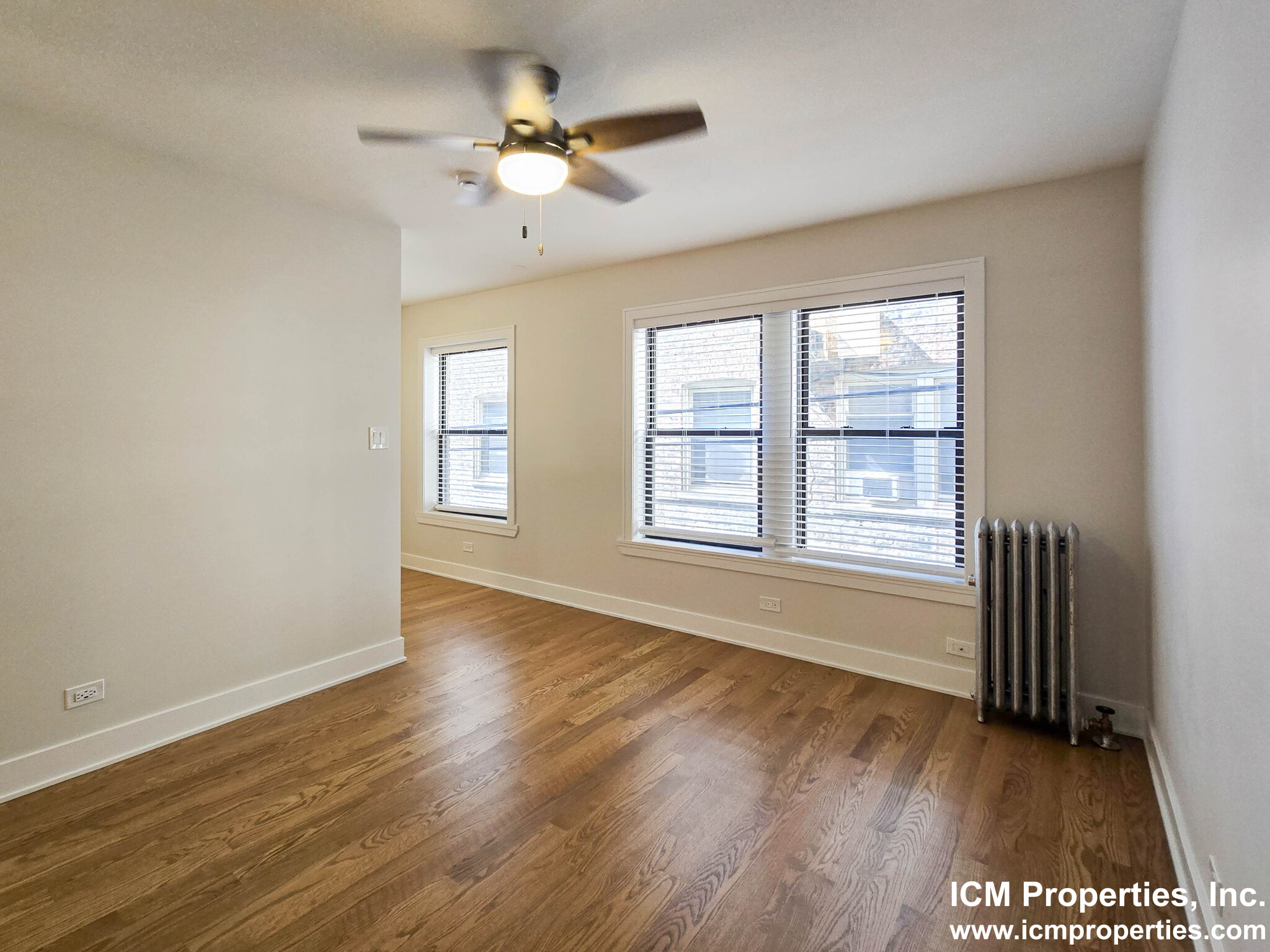 512 West Cornelia Ave., Chicago, IL - 2,100 USD/ month