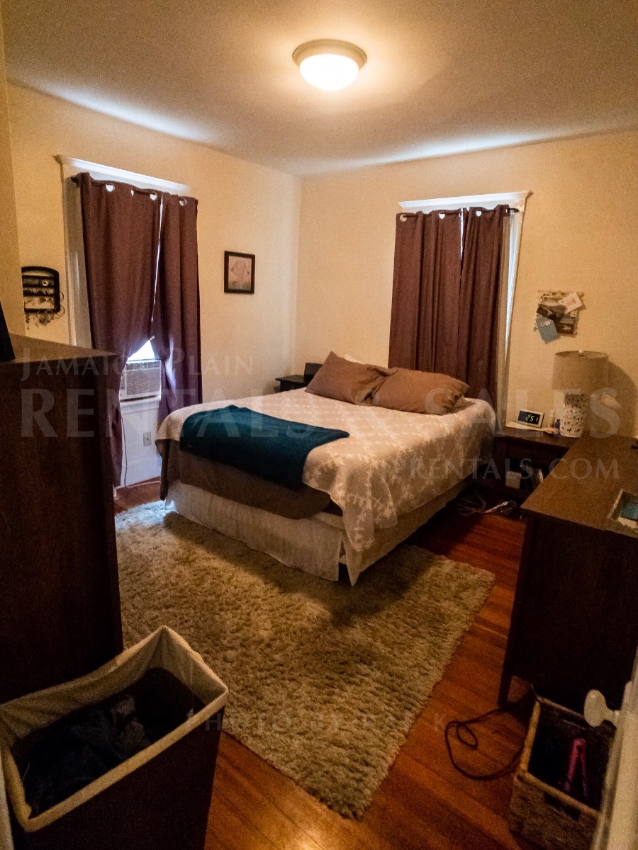 2 bed, 1 bath apartment for rent at 23 Kingsboro Park Unit 1CO, Jamaica Plain — photo 10 of 13