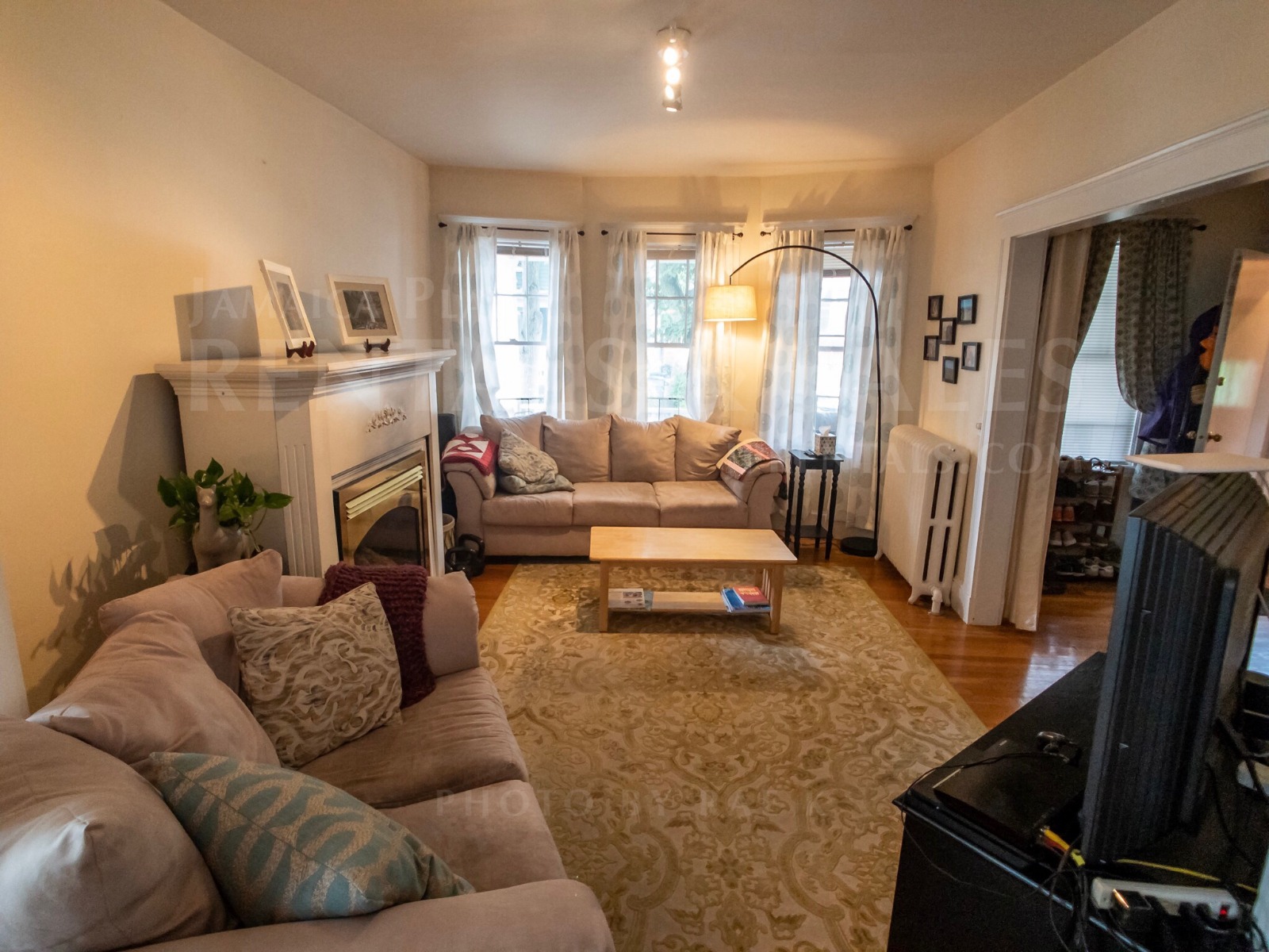 2 bed, 1 bath apartment for rent at 23 Kingsboro Park Unit 1CO, Jamaica Plain — photo 2 of 13