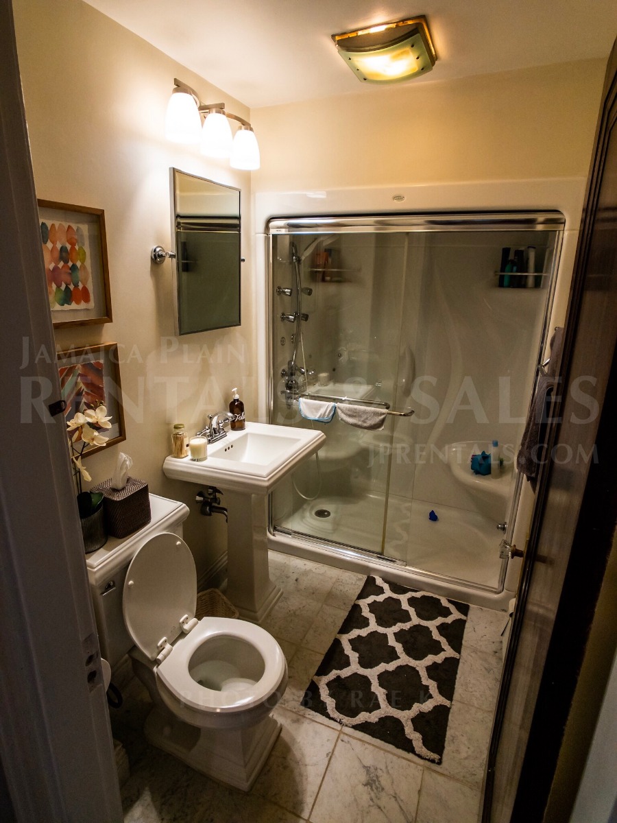 35 Goodrich Rd, Jamaica Plain