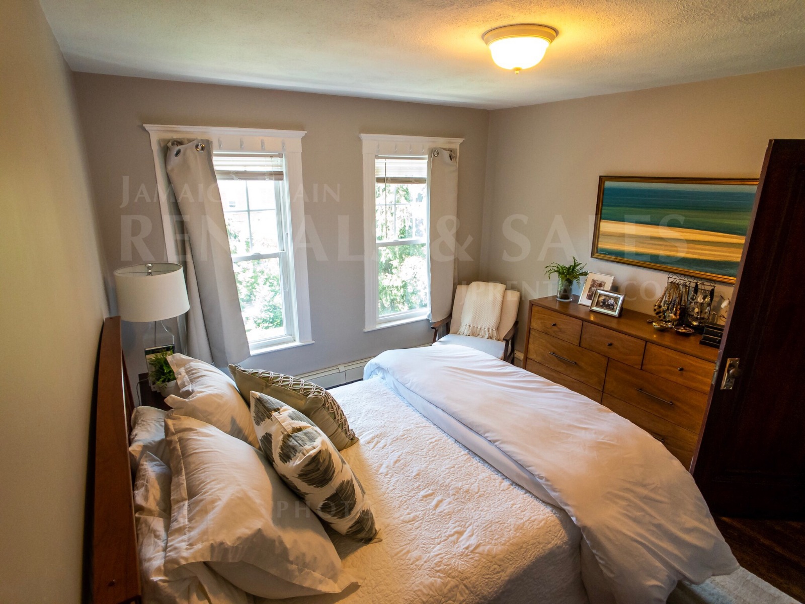 35 Goodrich Rd, Jamaica Plain