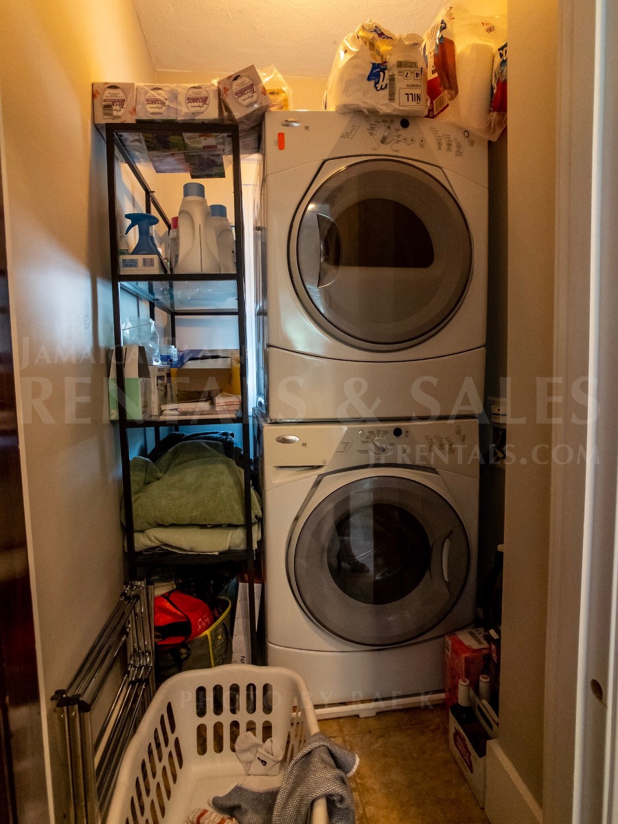 35 Goodrich Rd, Jamaica Plain