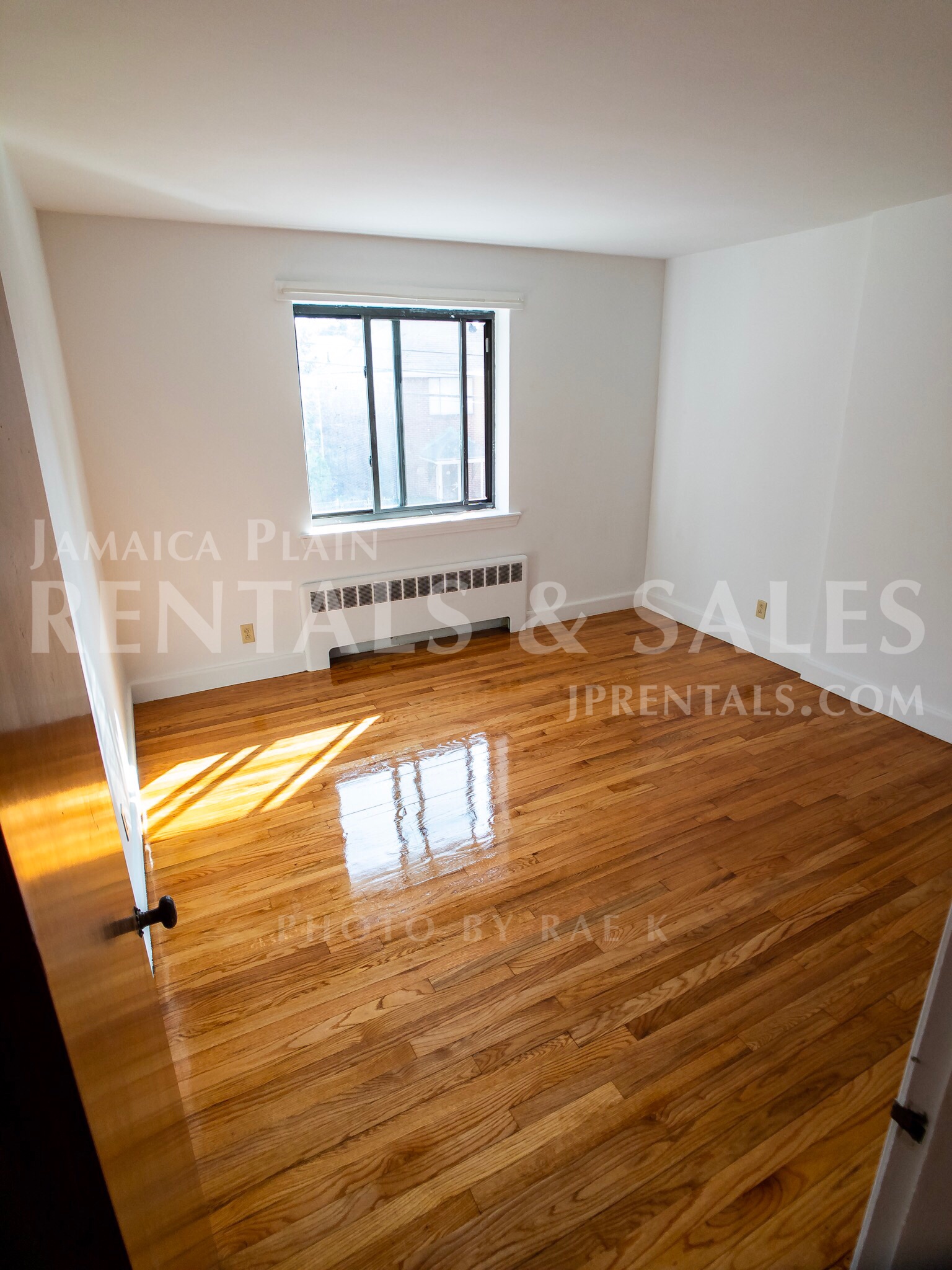 4 bed, 1.5 bath apartment for rent at 16 Jamaicaway Ct Unit 1, Jamaica Plain — photo 10 of 13