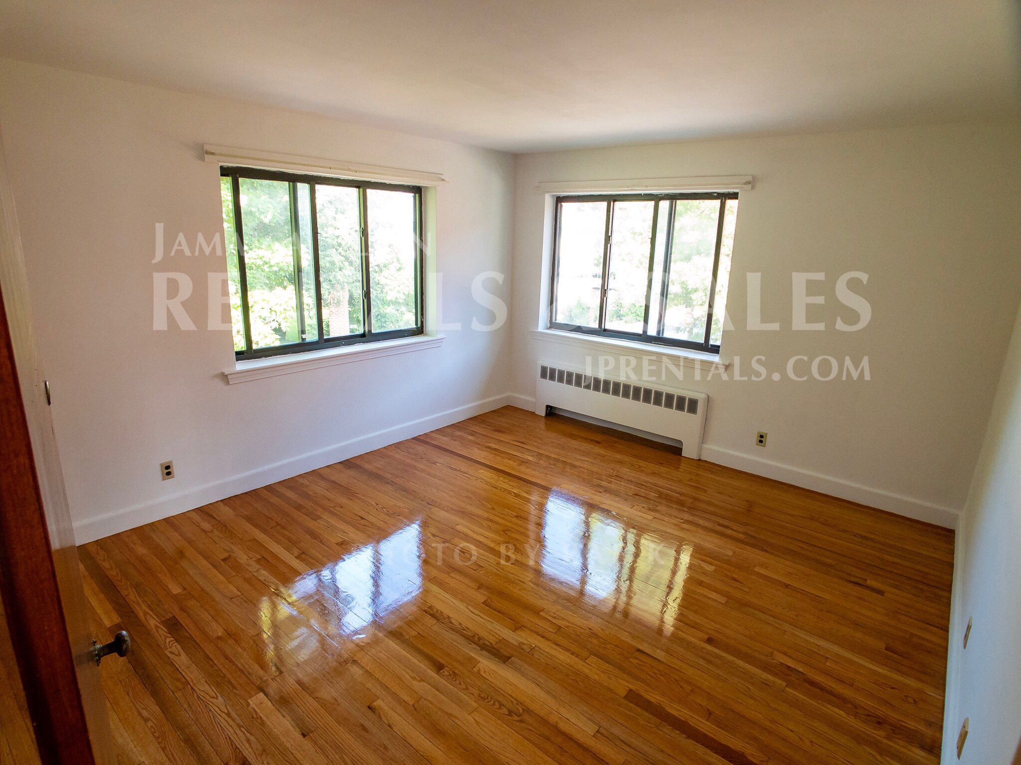 4 bed, 1.5 bath apartment for rent at 16 Jamaicaway Ct Unit 1, Jamaica Plain — photo 11 of 13