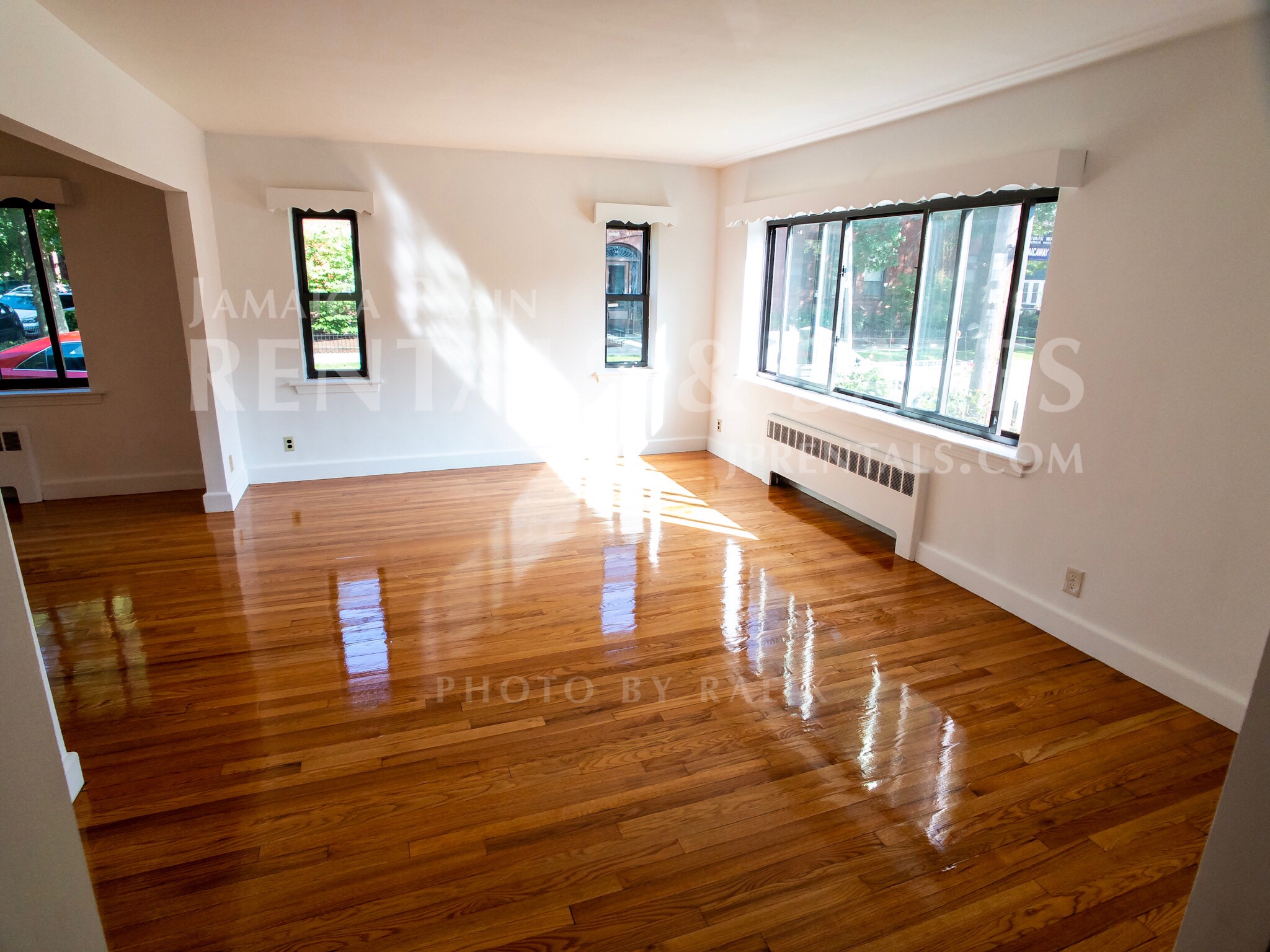 4 bed, 1.5 bath apartment for rent at 16 Jamaicaway Ct Unit 1, Jamaica Plain — photo 2 of 13