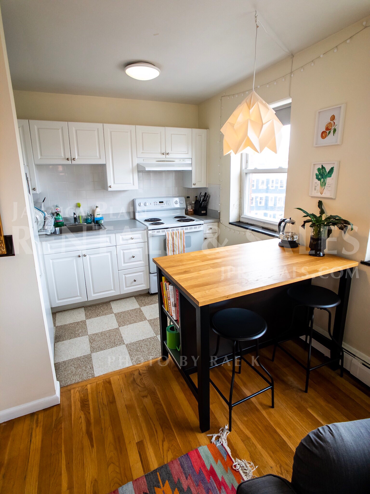 2 bed, 1 bath apartment for rent at 594 Centre St Unit 10, Jamaica Plain — photo 2 of 14