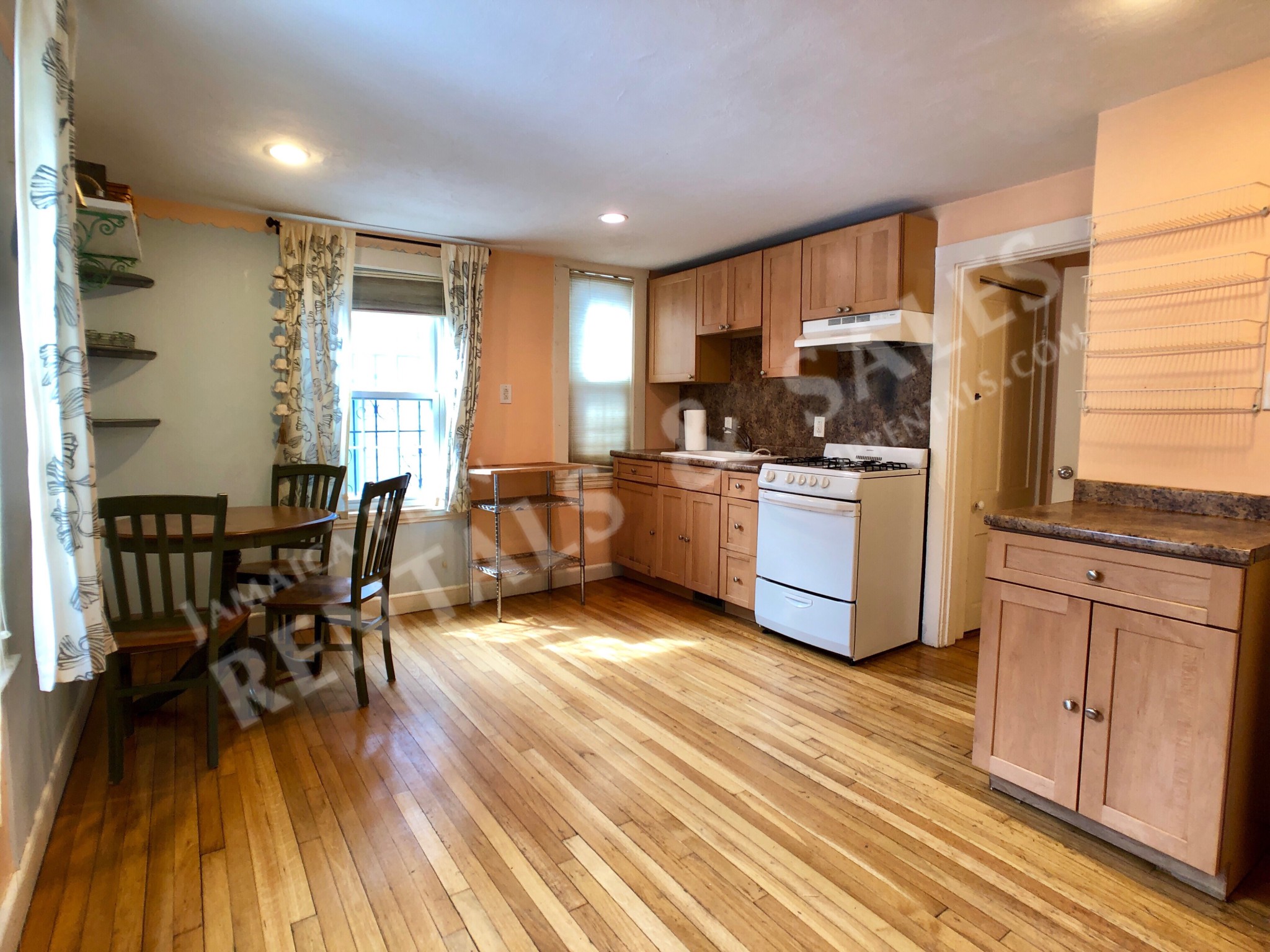 526 Centre St, Jamaica Plain