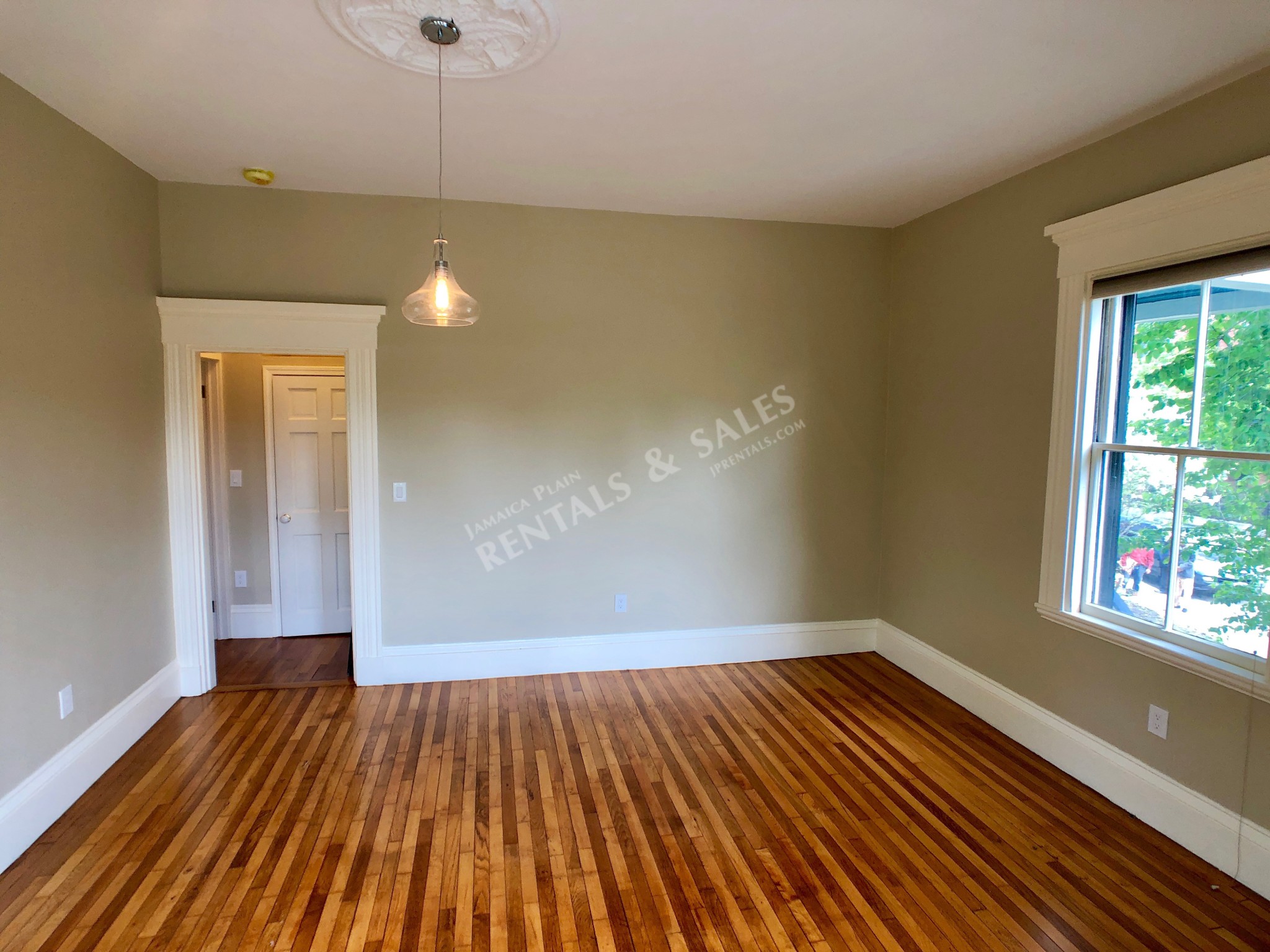 3 Alveston St, Jamaica Plain