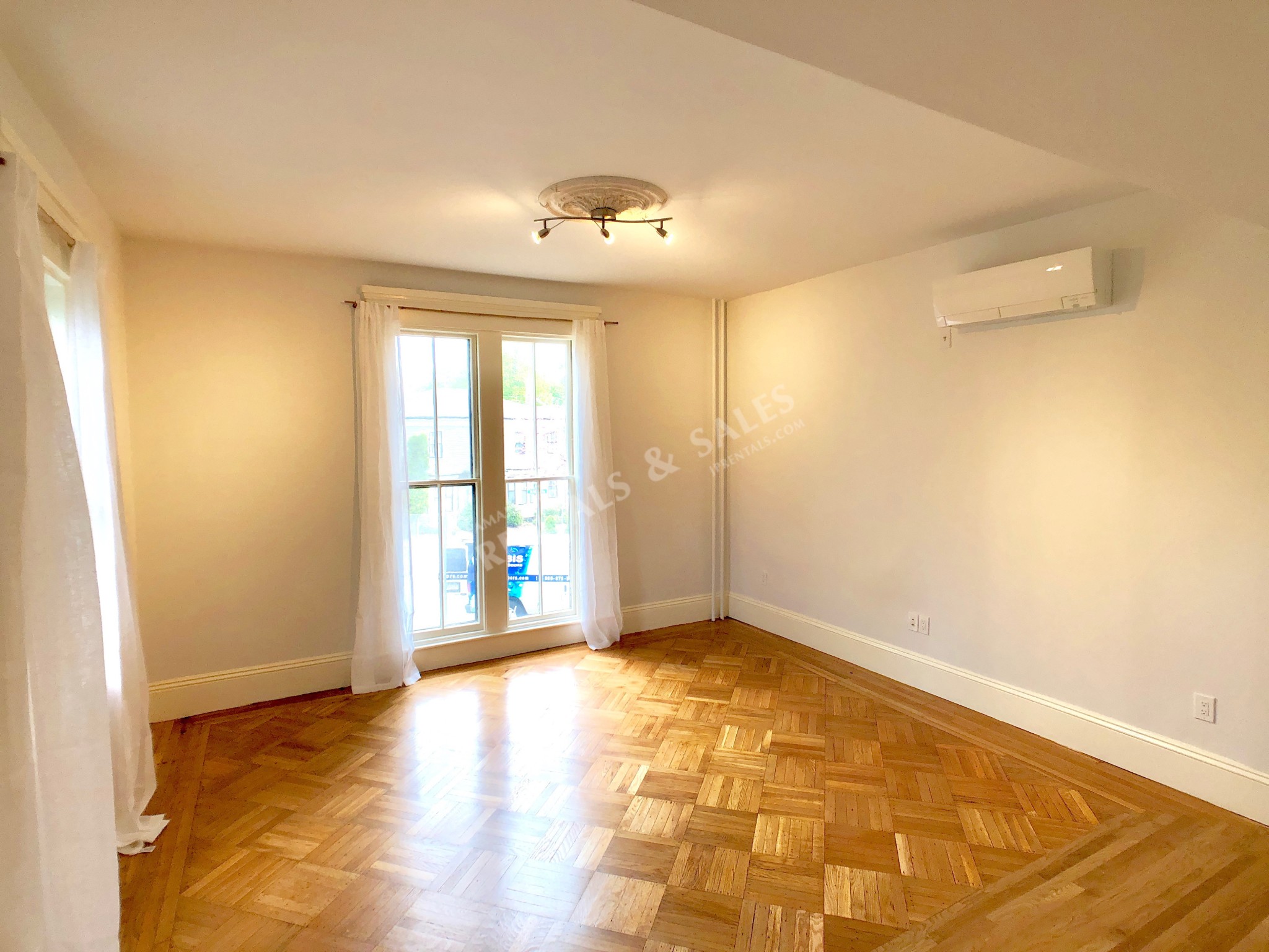 3 Alveston St, Jamaica Plain