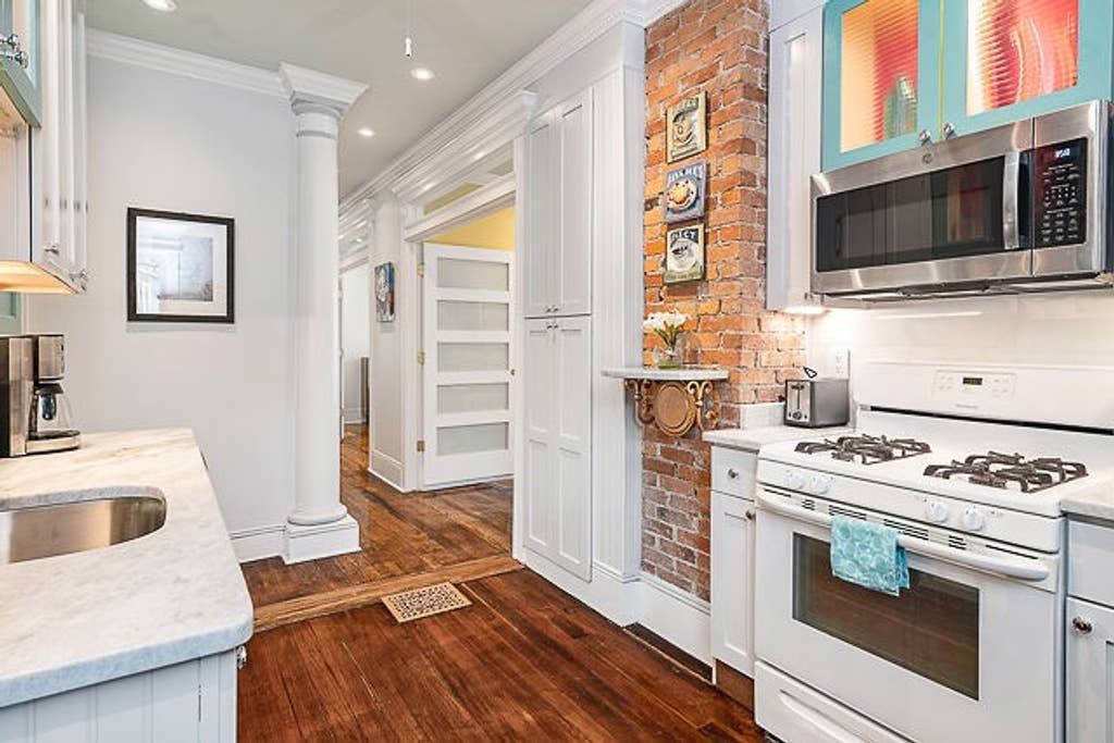 6 Oakview Ter, Jamaica Plain