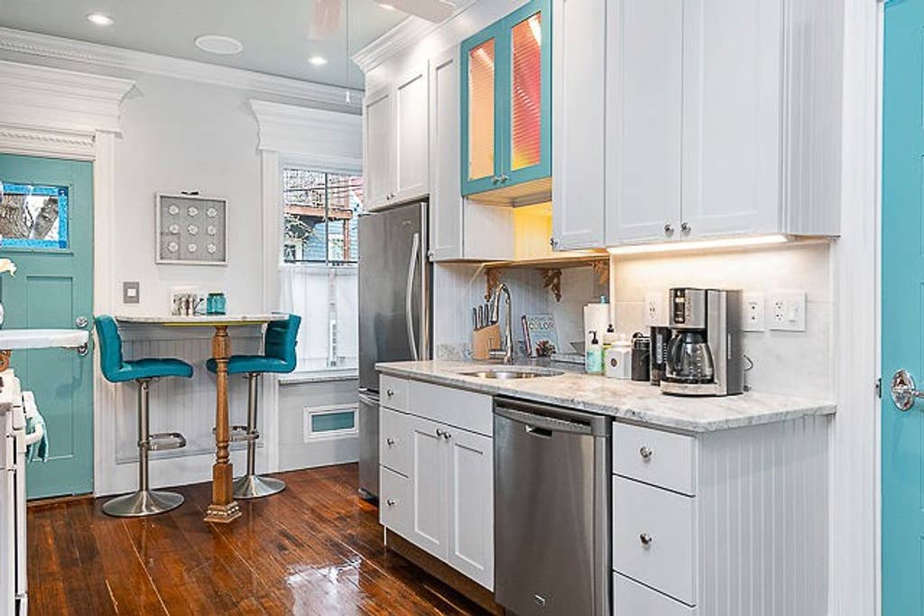 6 Oakview Ter, Jamaica Plain