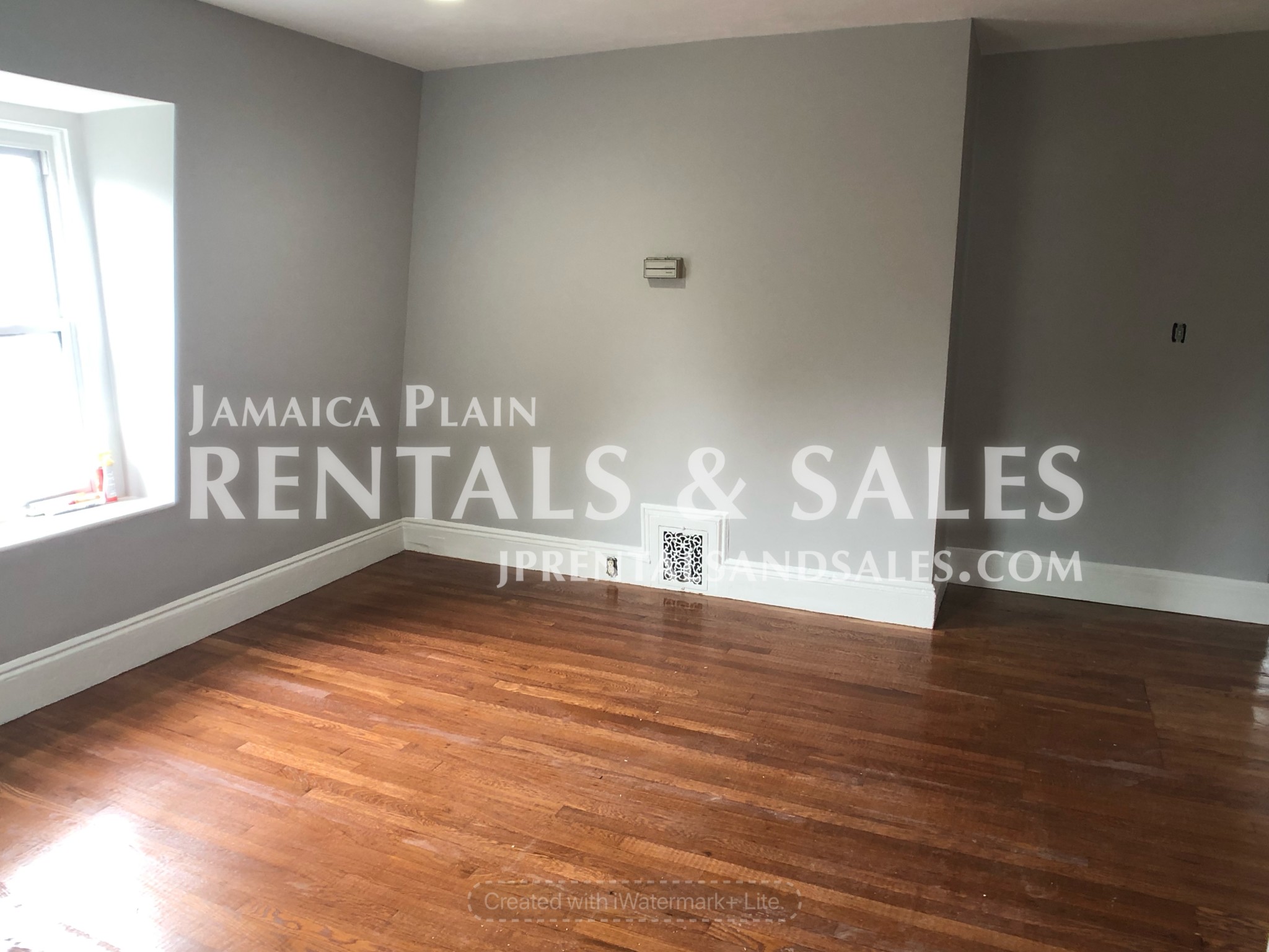 2 bed, 1 bath apartment for rent at 113 Pierce St Unit 2, Hyde Park — photo 3 of 11