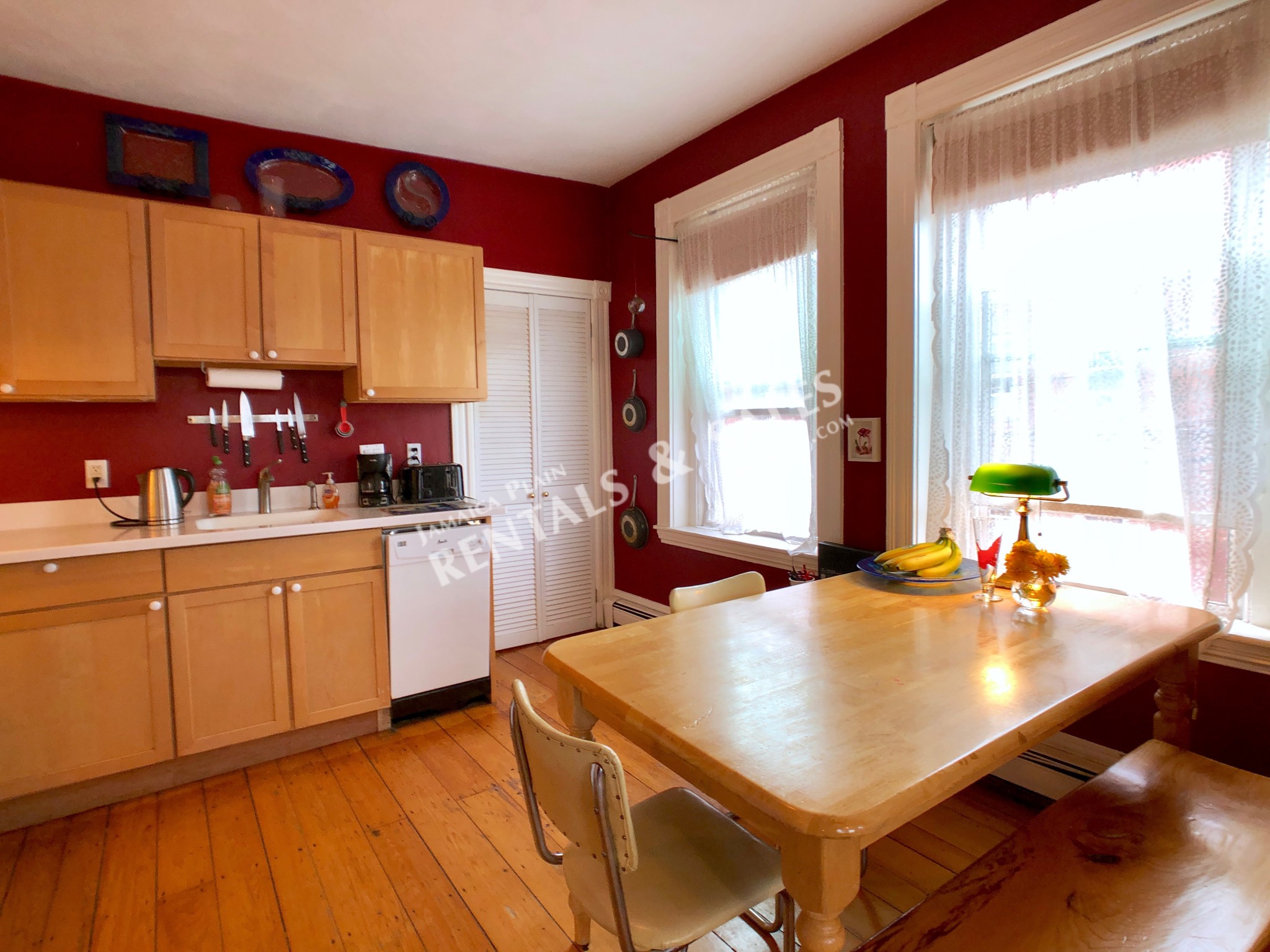 2 bed, 1 bath apartment for rent at 124 Day St Unit 2 BR, Jamaica Plain