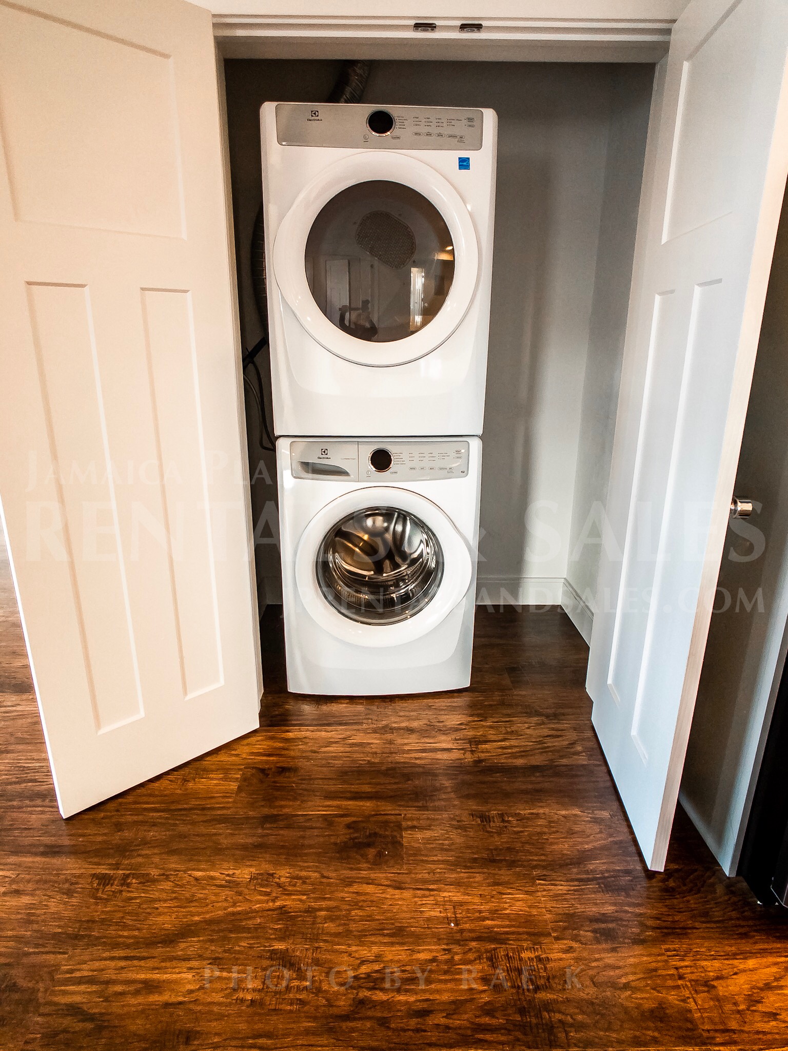 76 Stonley Rd, Jamaica Plain