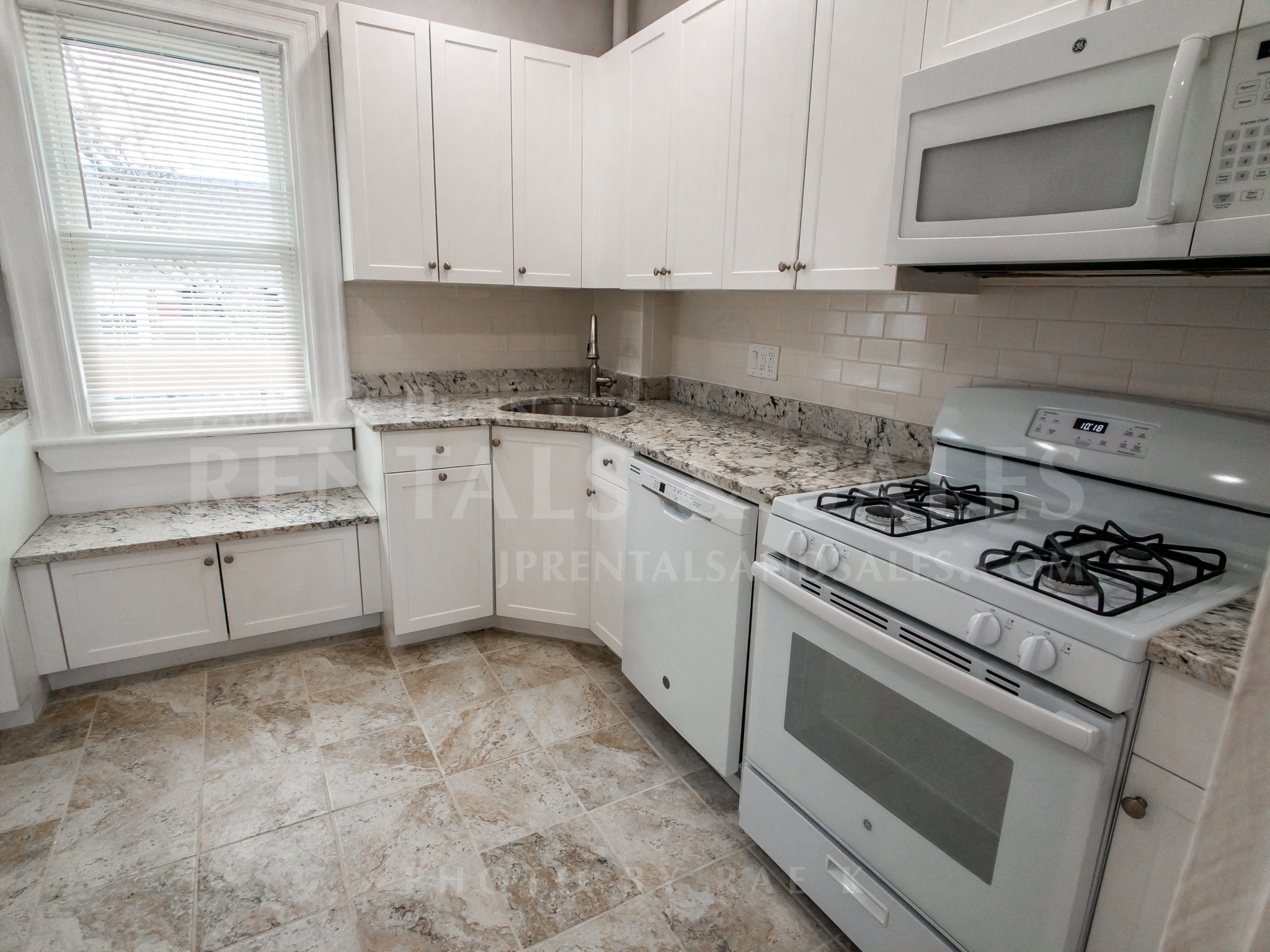 3 bed, 1 bath apartment for rent at 49 Burroughs Unit 3 CO, Jamaica Plain — photo 8 of 12