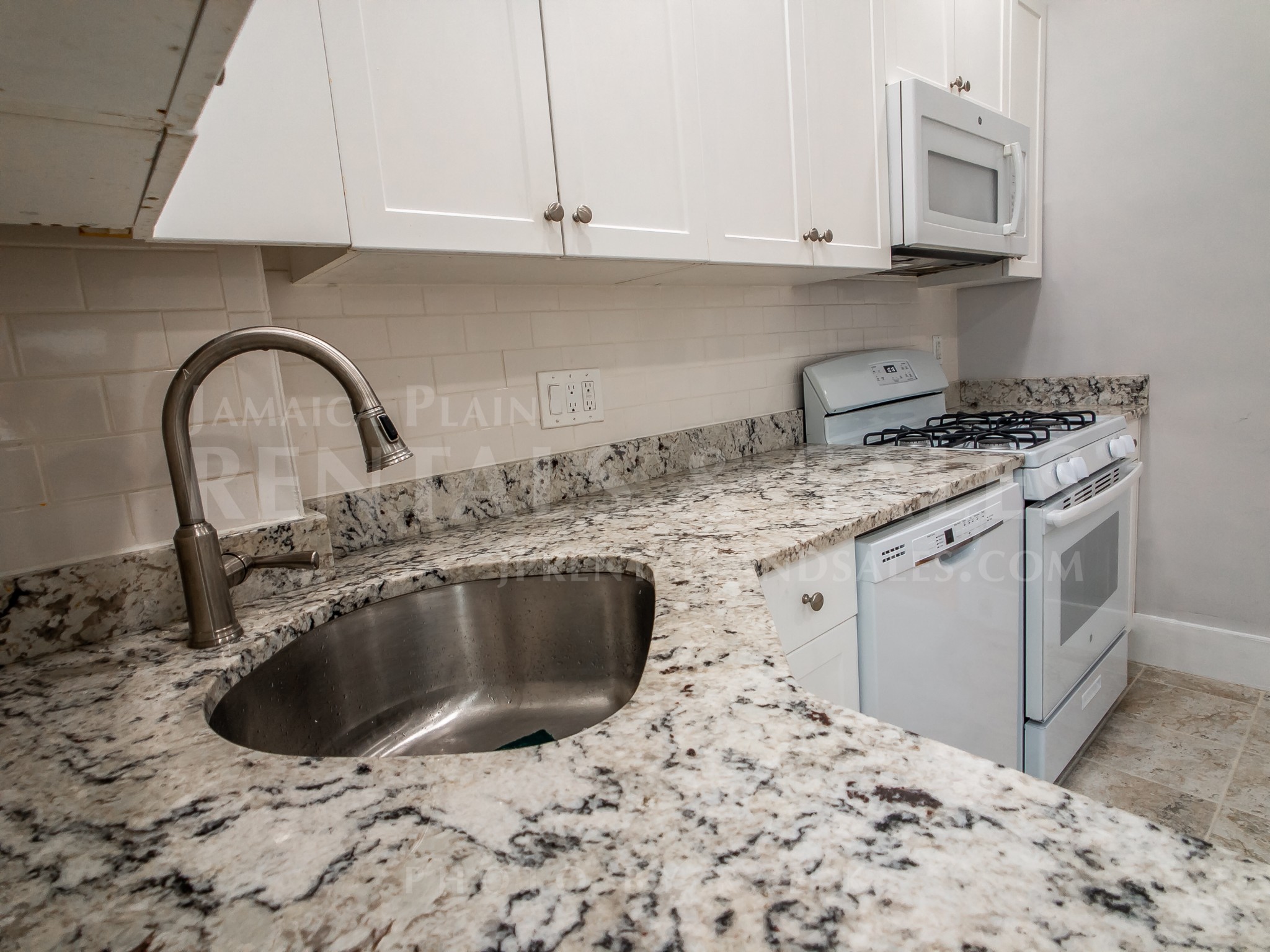 3 bed, 1 bath apartment for rent at 49 Burroughs Unit 3 CO, Jamaica Plain — photo 9 of 12