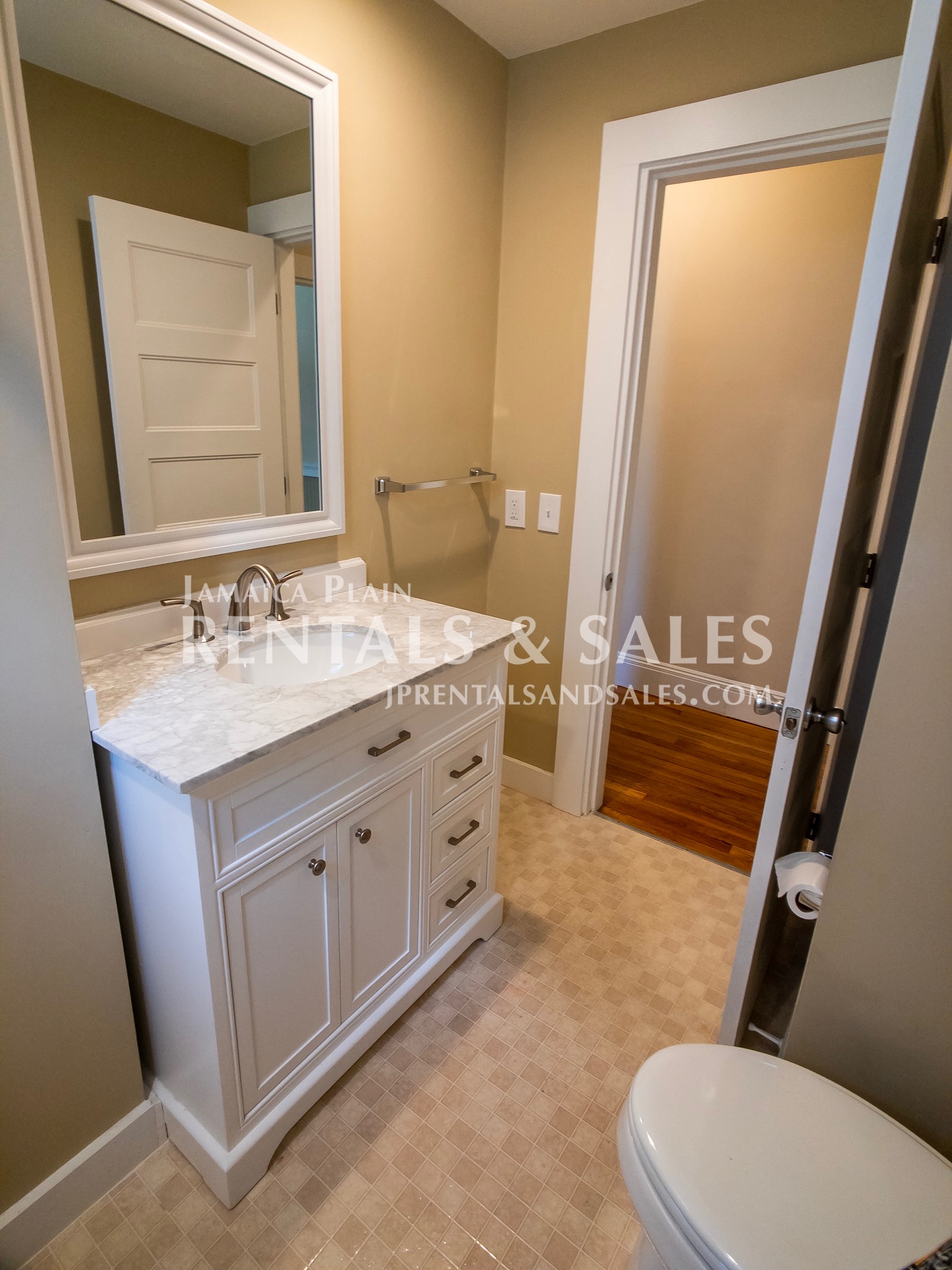 40 Hewlett St, Roslindale