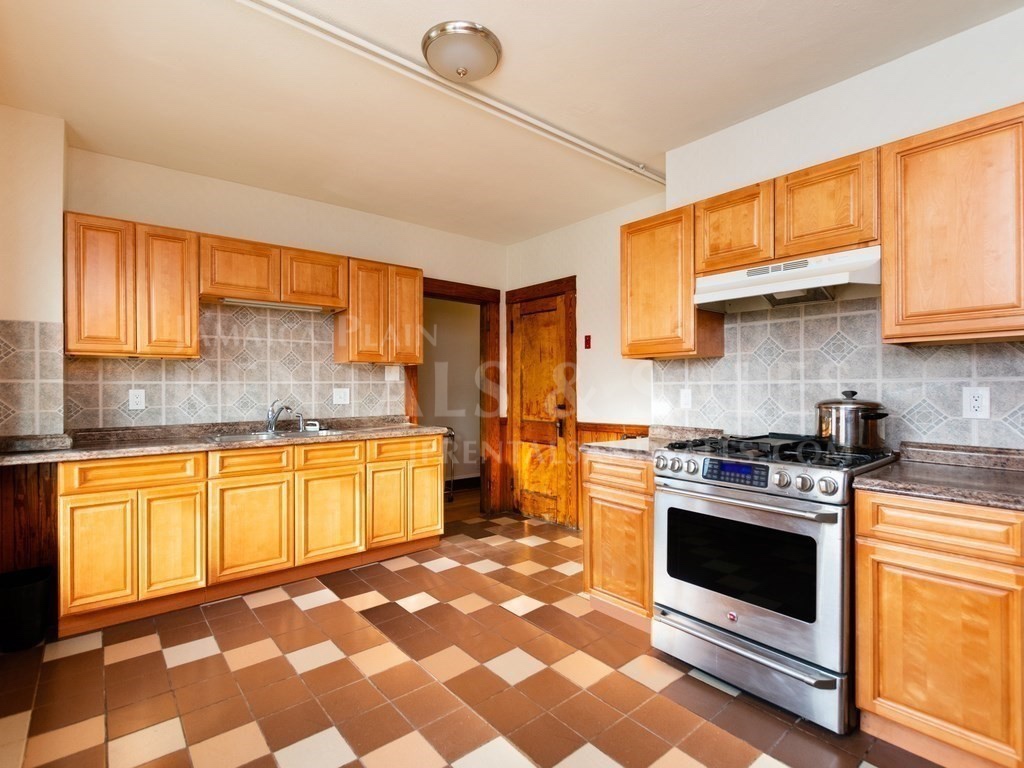 2 bed, 1 bath apartment for rent at 996 South St Unit 1 CO, Roslindale — photo 3 of 11
