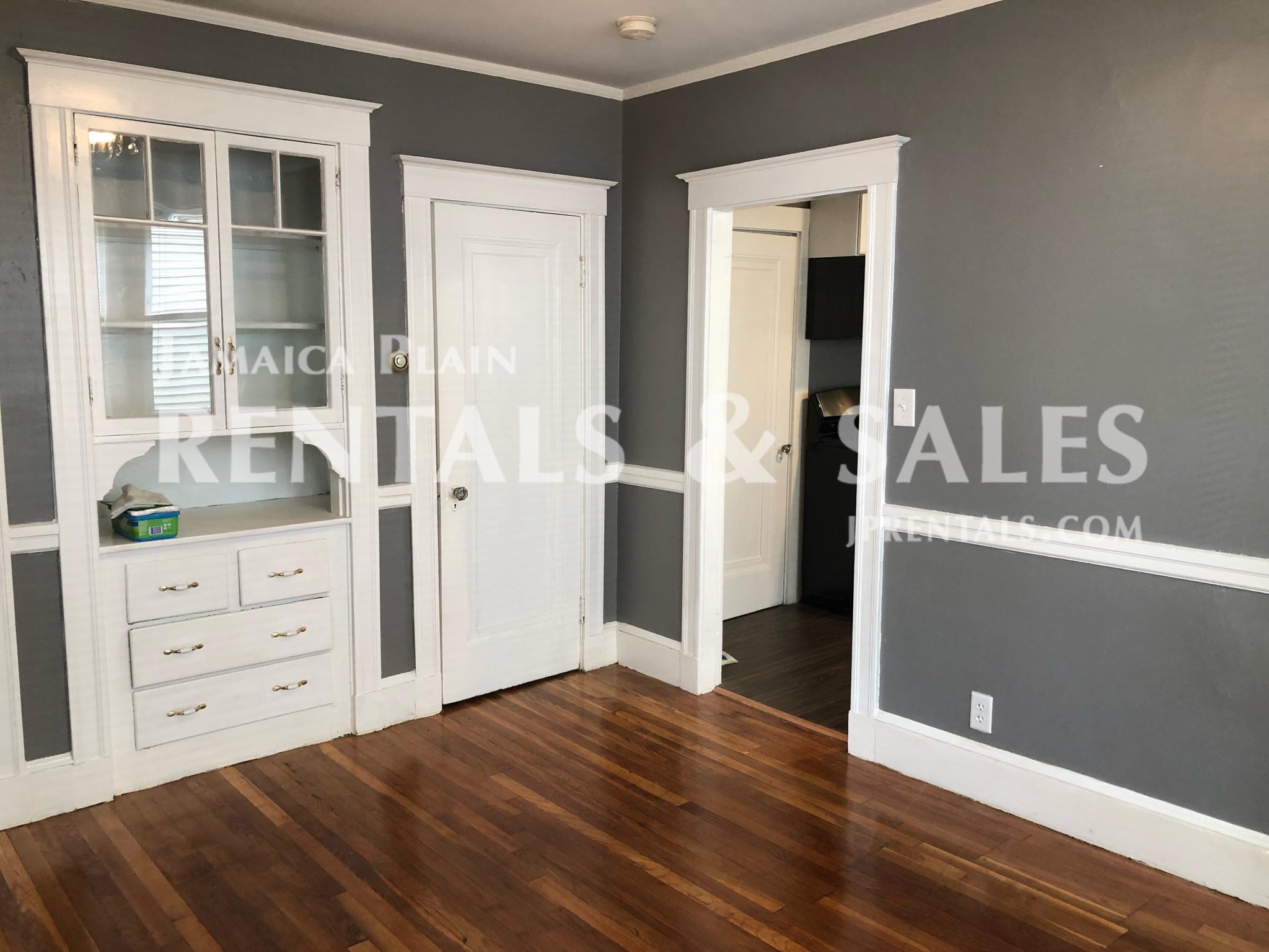 6 Lesher St, Roslindale