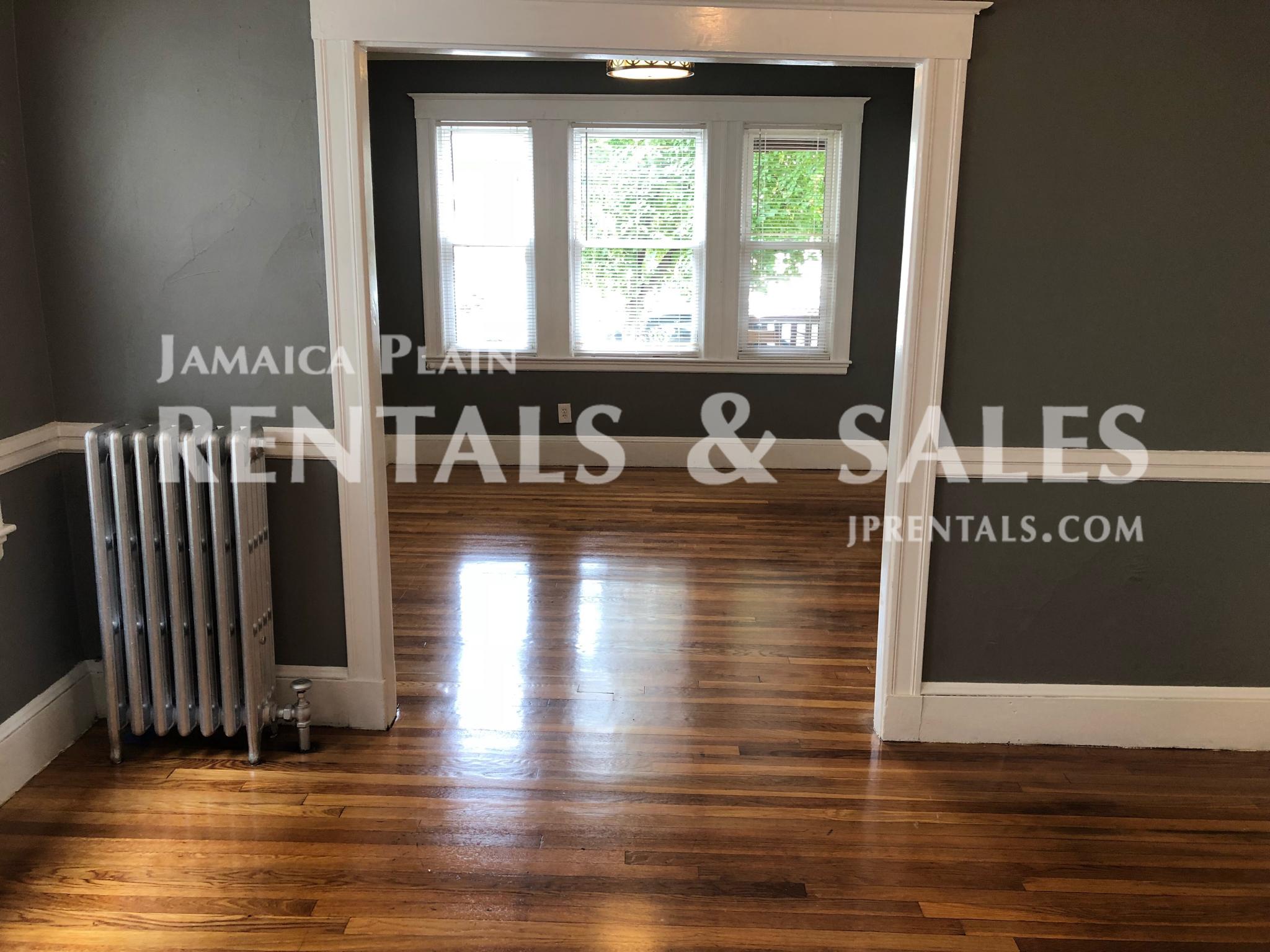 6 Lesher St, Roslindale