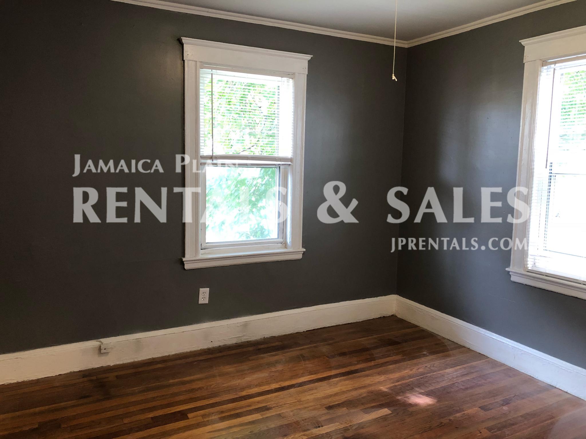 6 Lesher St, Roslindale