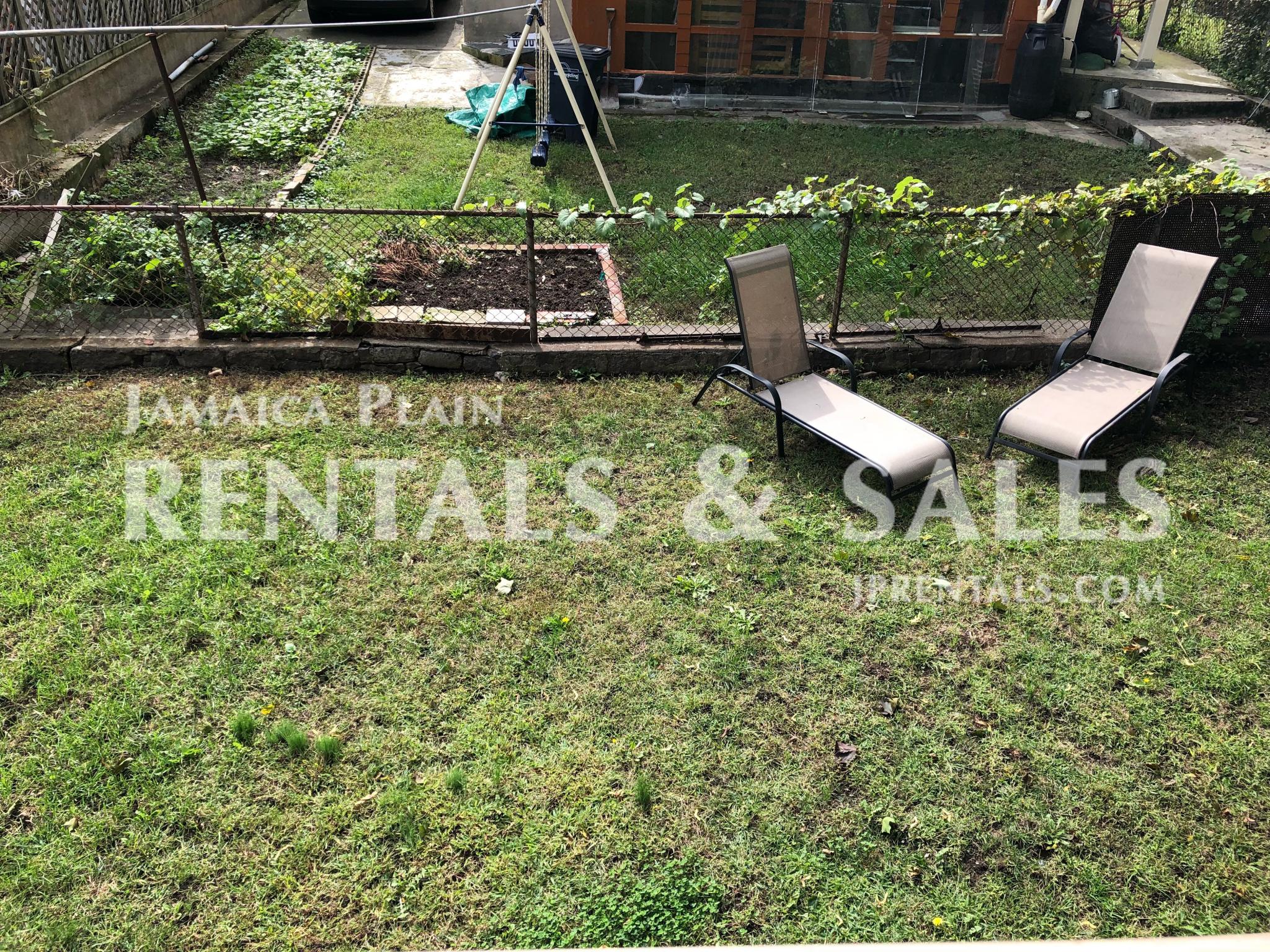 6 Lesher St, Roslindale