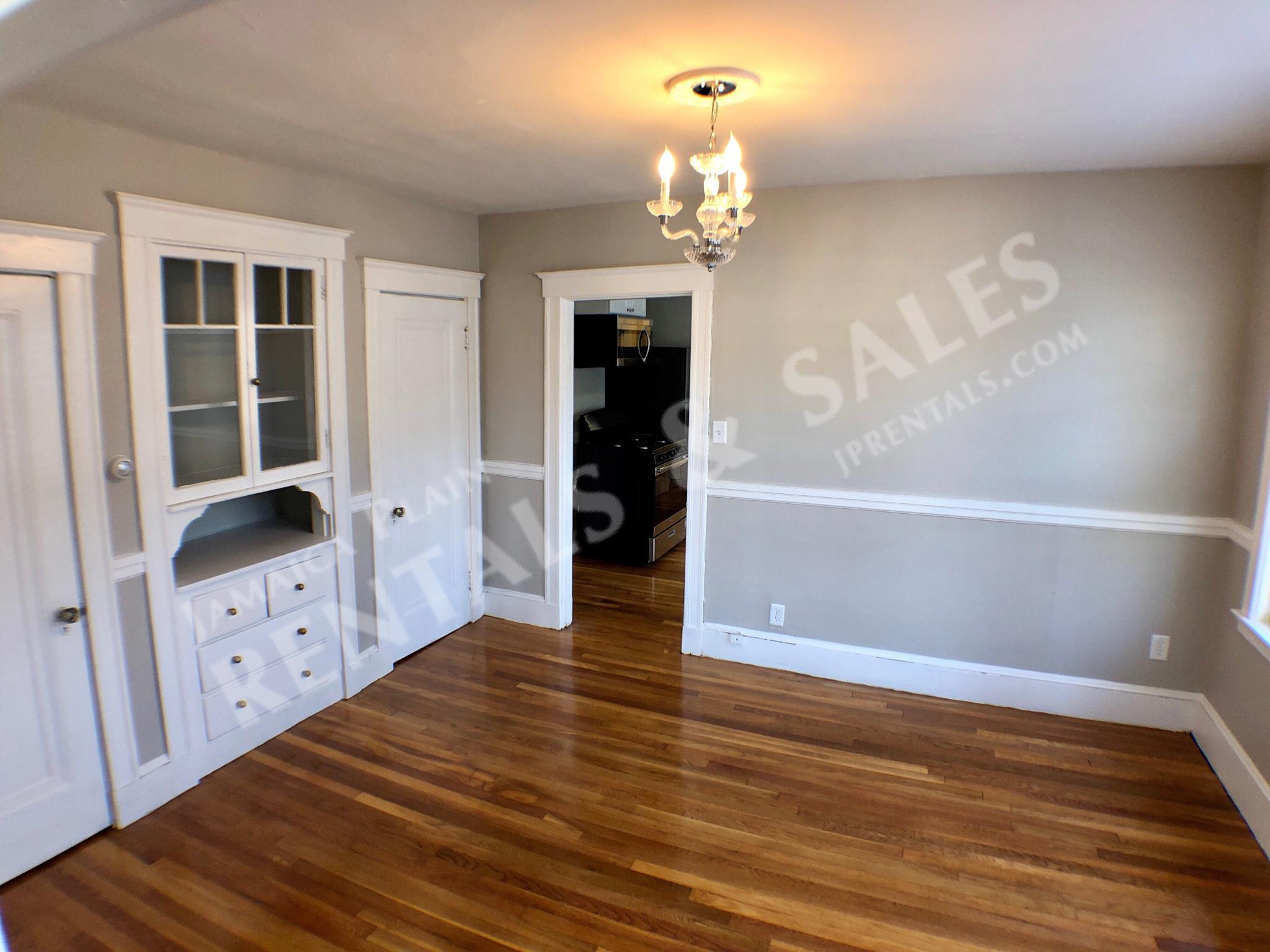 6 Lesher St, Roslindale